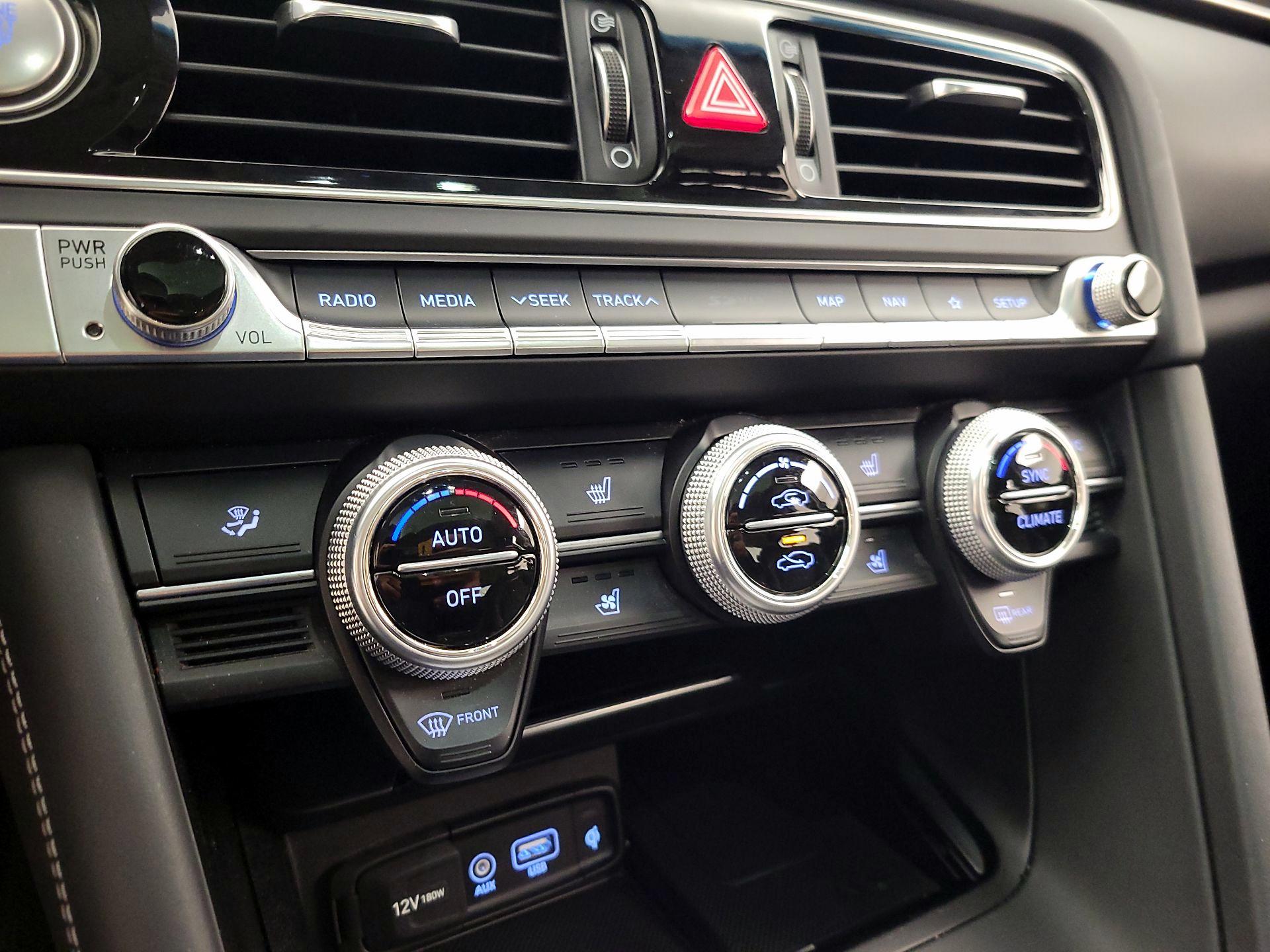 Thumbnail: 2019 Genesis G70 - 17