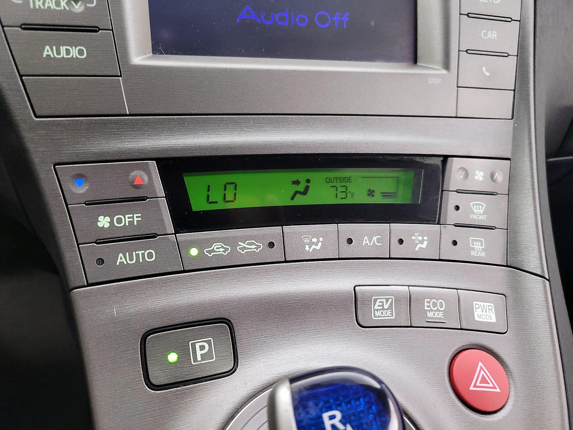 Thumbnail: 2015 Toyota Prius - 16