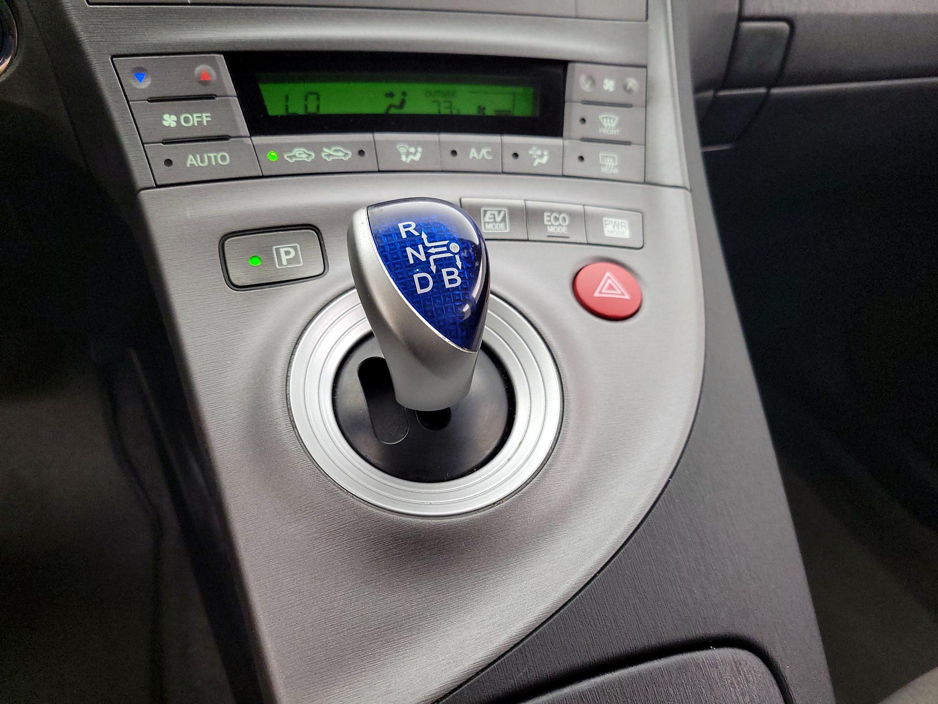 Thumbnail: 2015 Toyota Prius - 17