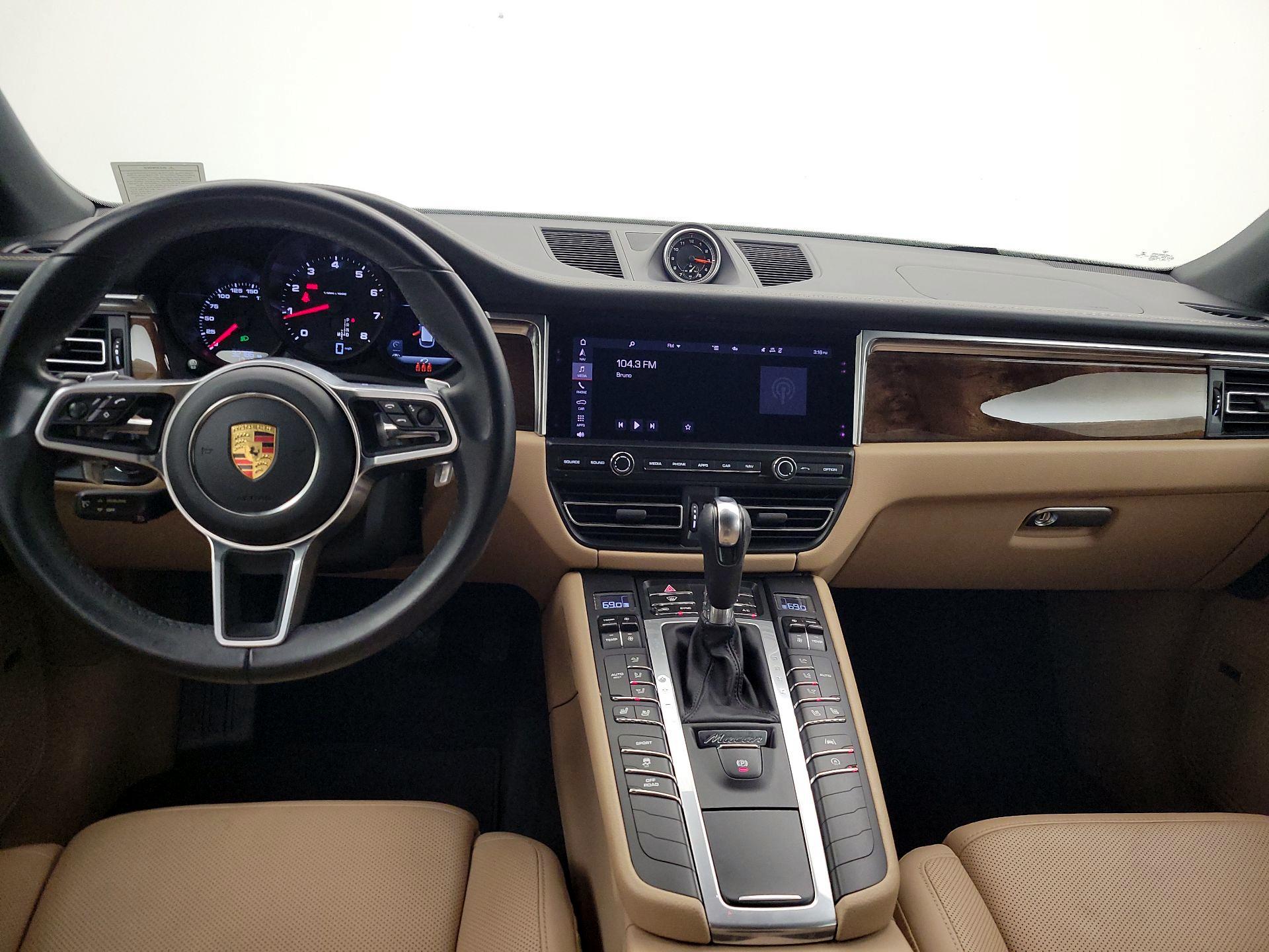 Thumbnail: 2021 Porsche Macan - 9