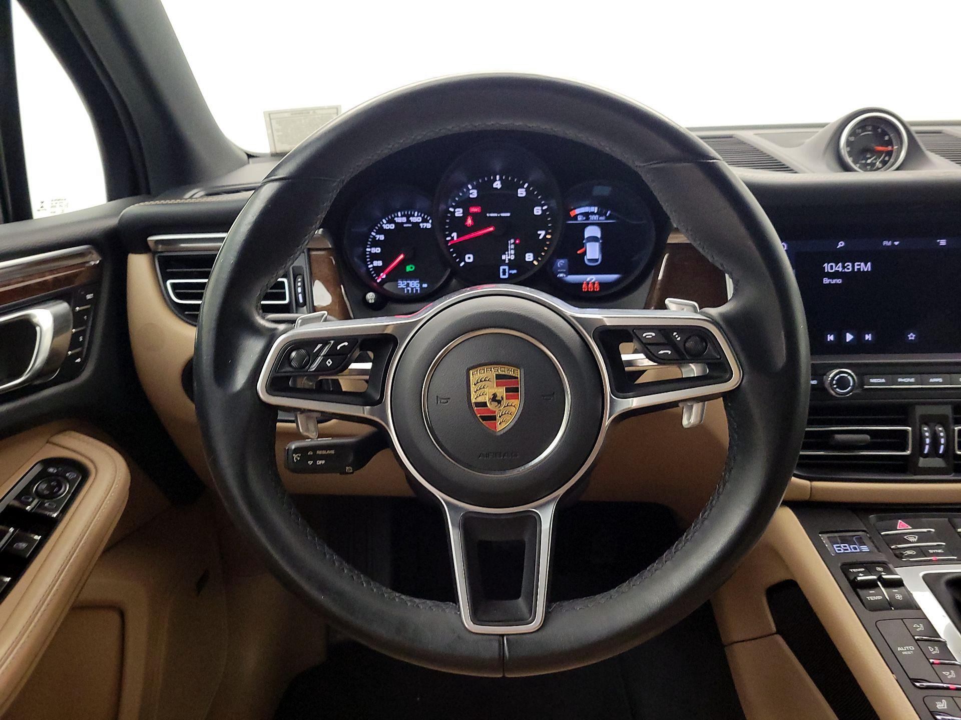 Thumbnail: 2021 Porsche Macan - 10