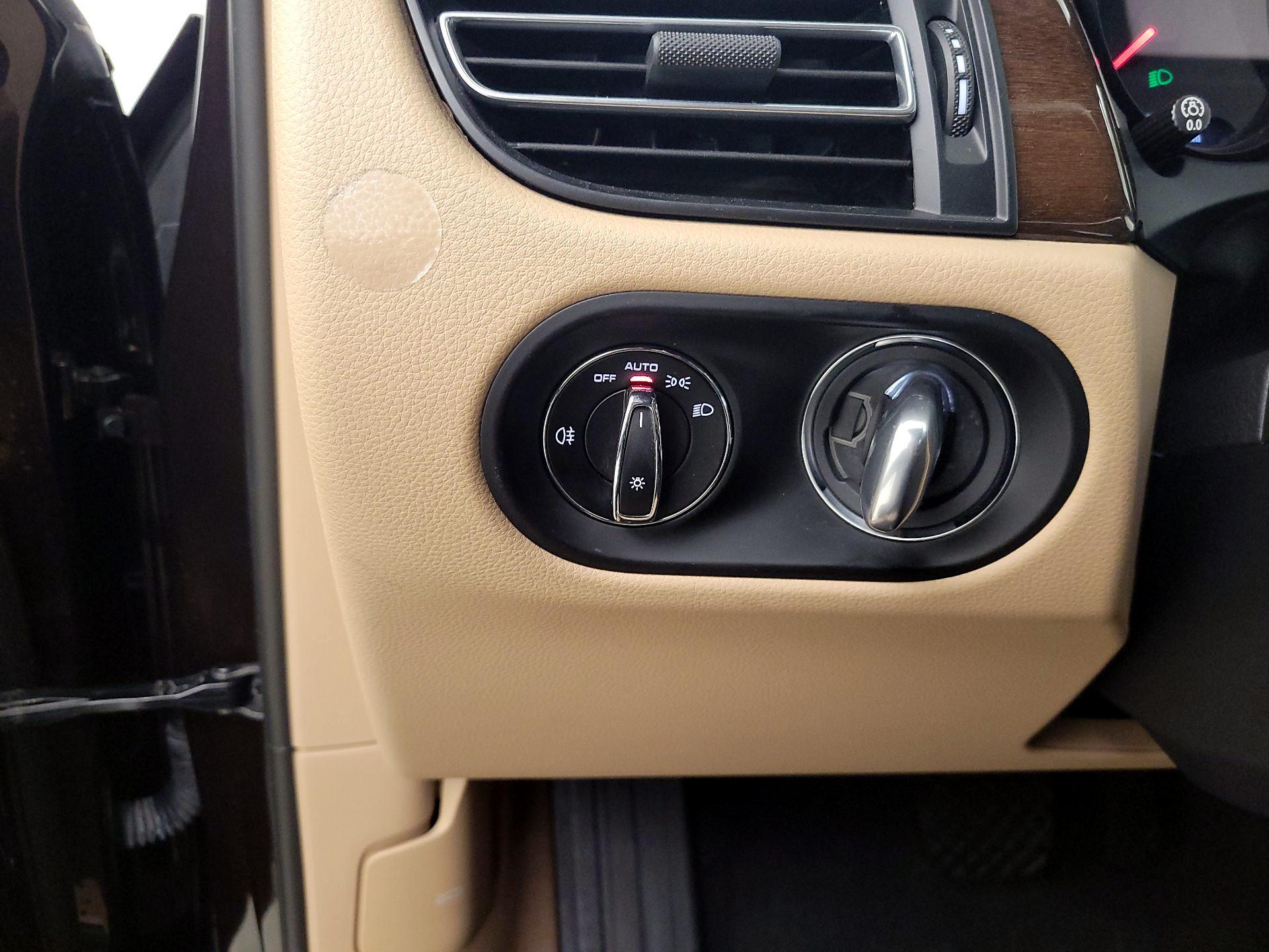 Thumbnail: 2021 Porsche Macan - 13