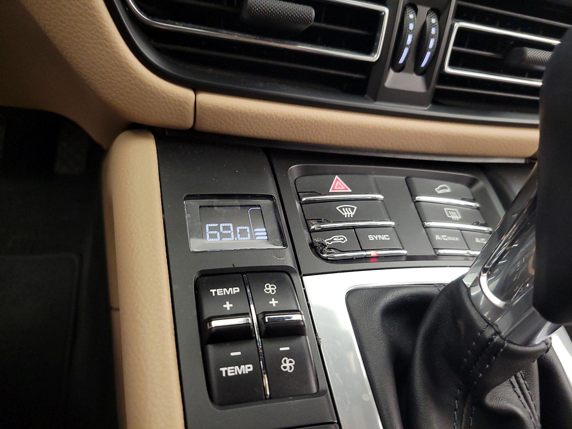 Thumbnail: 2021 Porsche Macan - 16