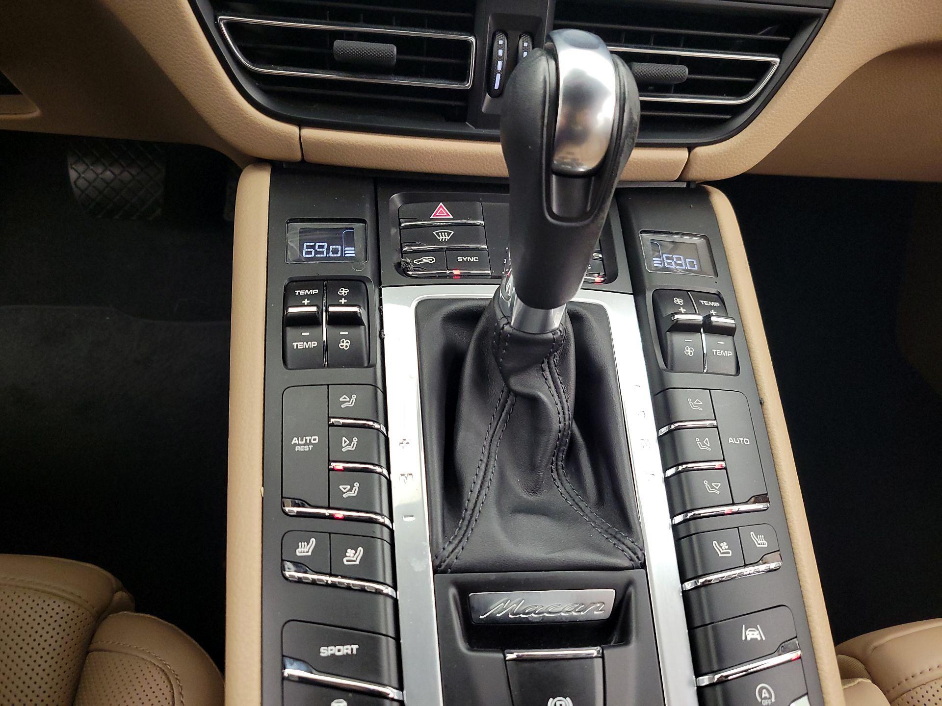 Thumbnail: 2021 Porsche Macan - 17