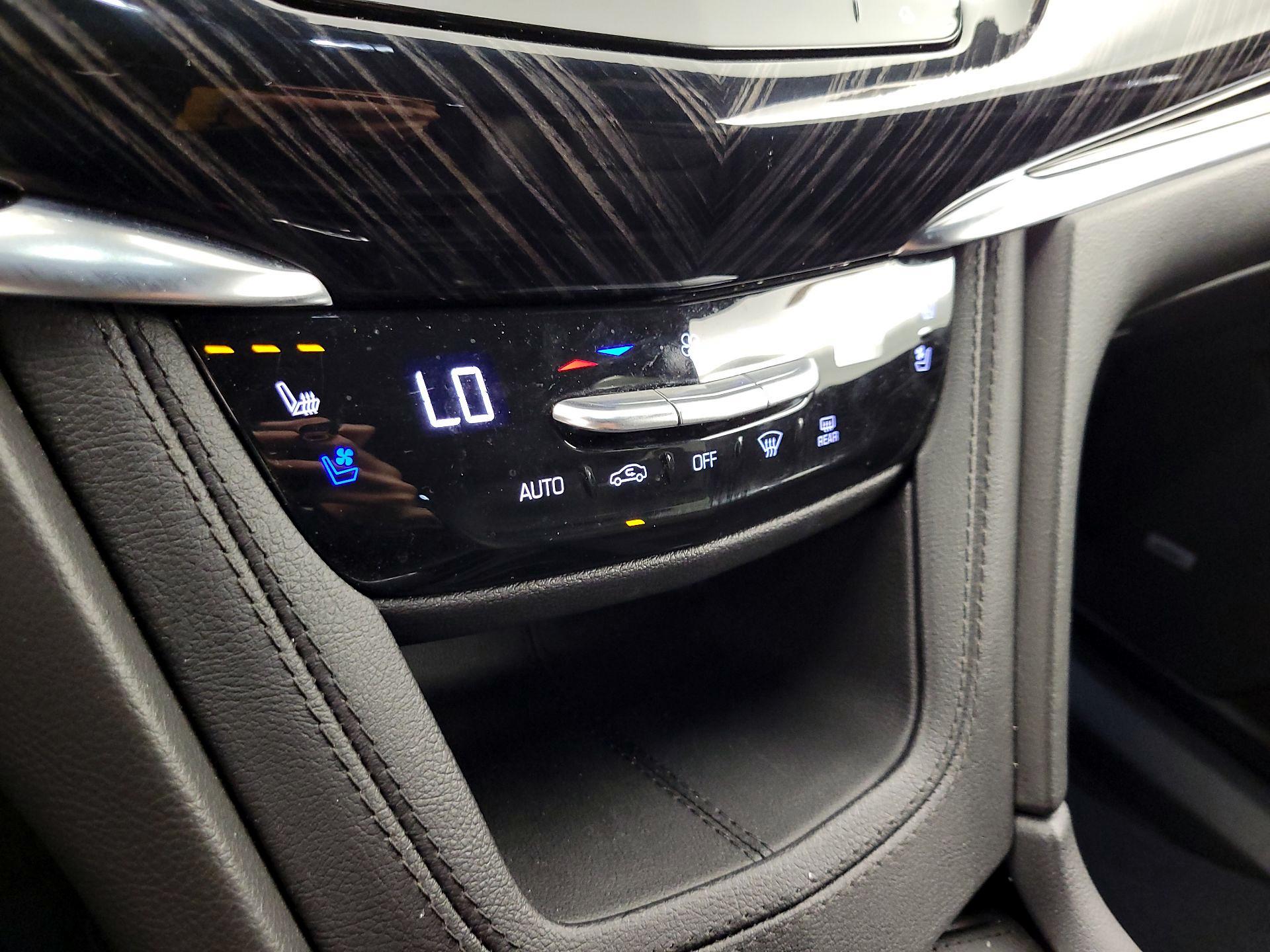 Thumbnail: 2025 Cadillac XT6 - 16