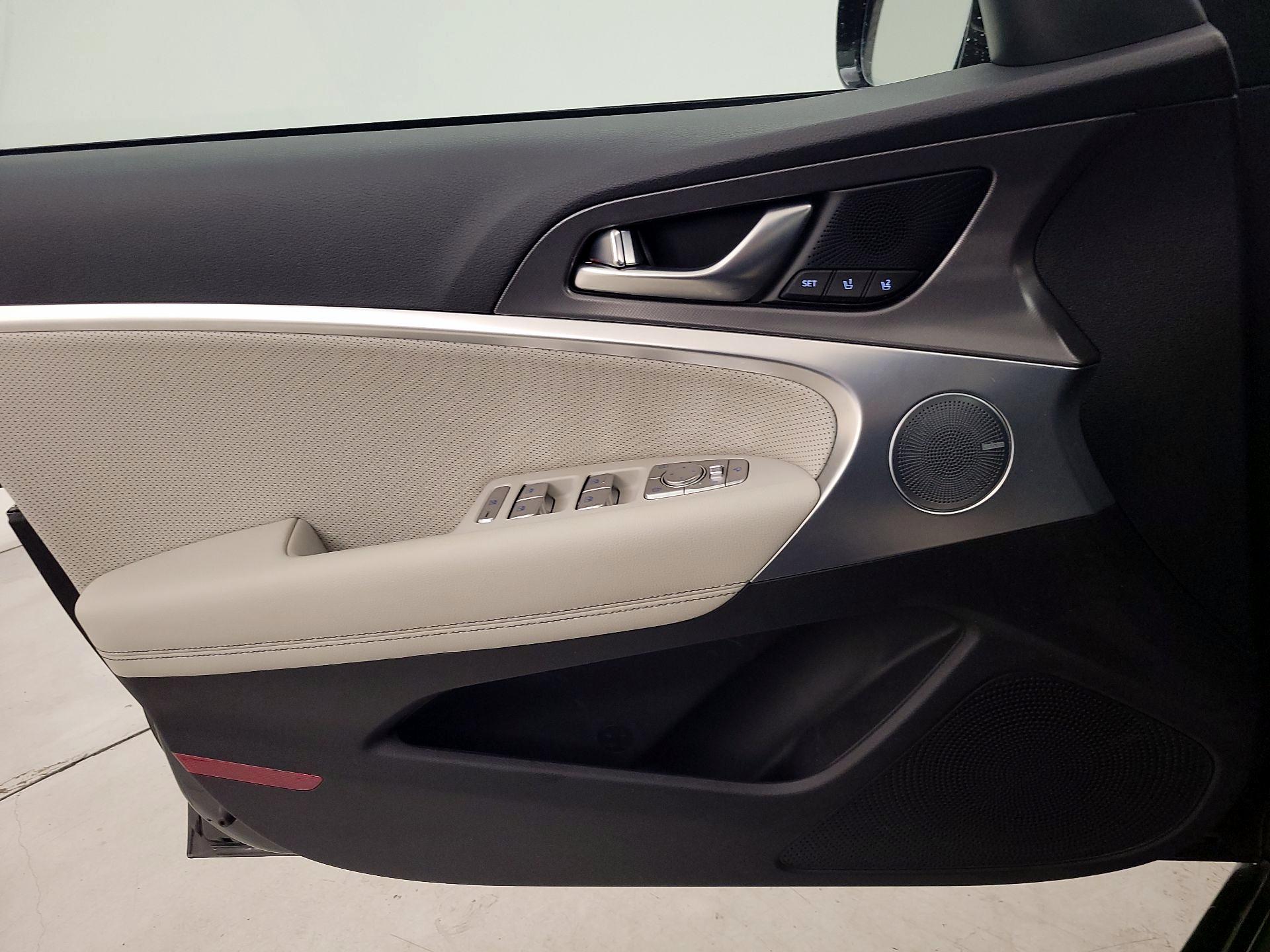 Thumbnail: 2025 Genesis G70 - 12