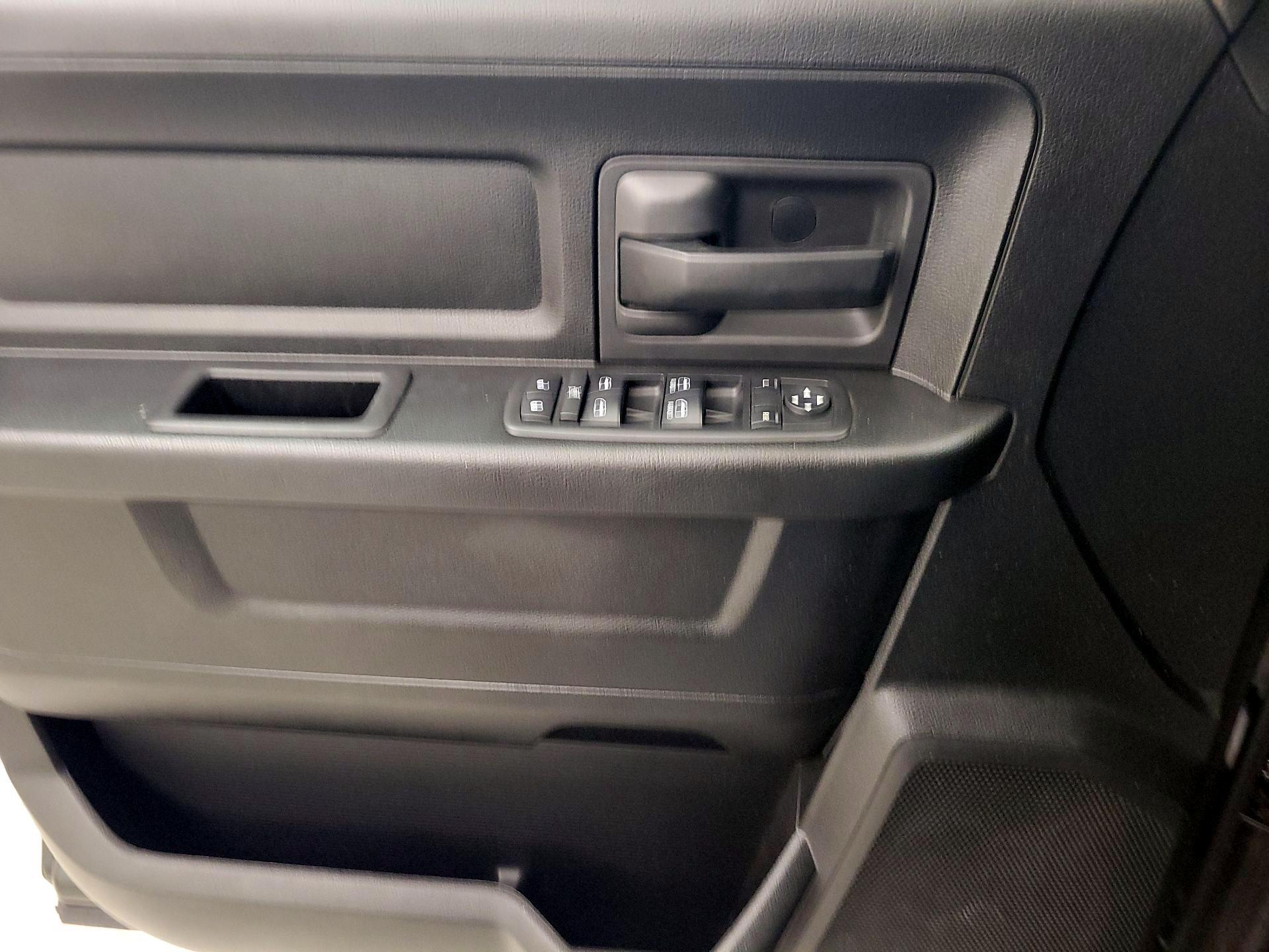 Thumbnail: 2019 RAM 1500 Classic - 12