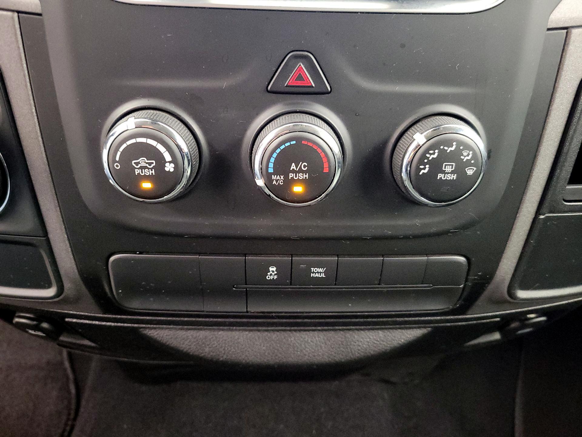 Thumbnail: 2019 RAM 1500 Classic - 16