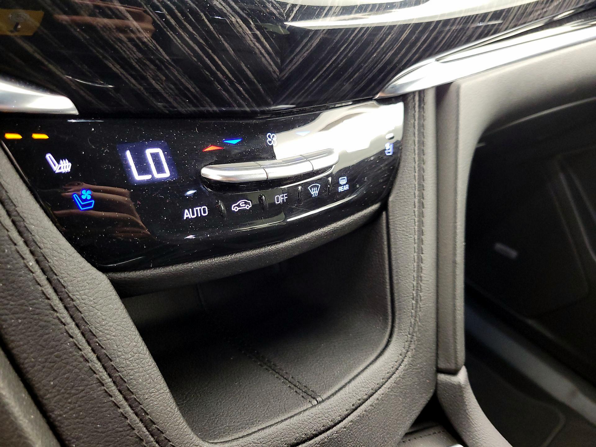 Thumbnail: 2025 Cadillac XT6 - 16