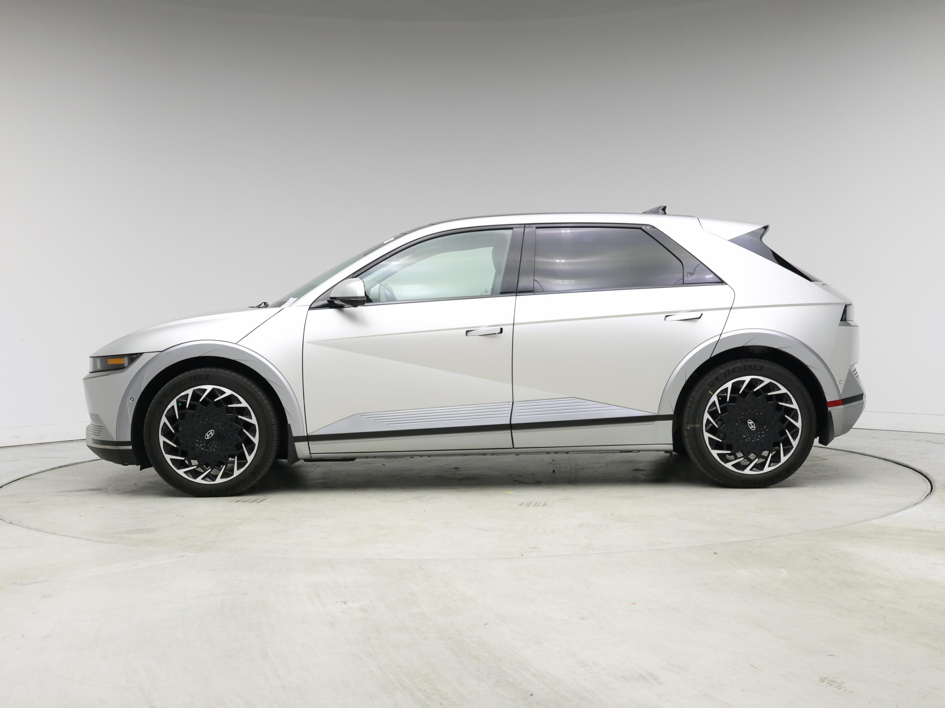 Thumbnail: 2023 Hyundai Ioniq 5 - 3