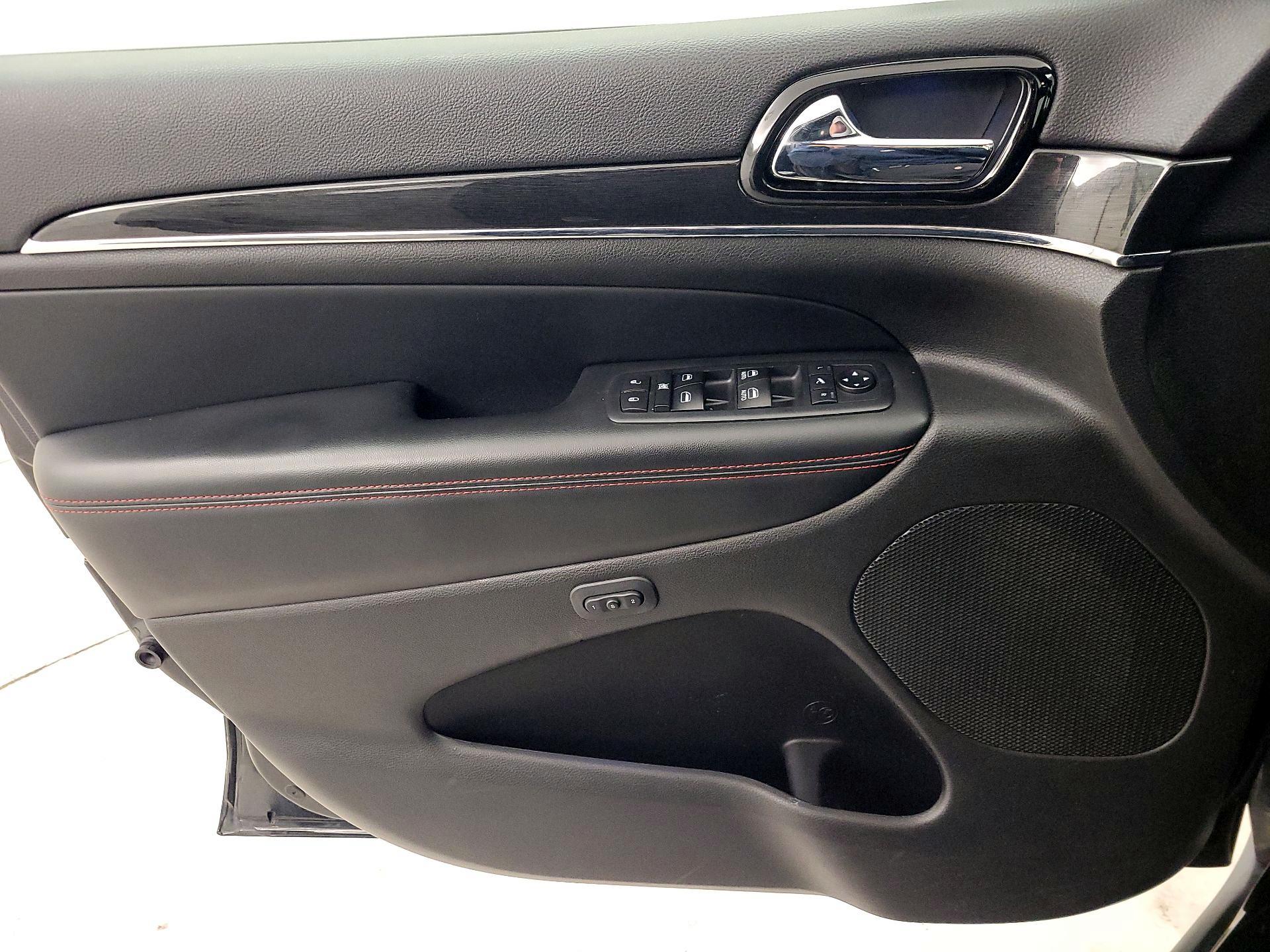 Thumbnail: 2020 Jeep Grand Cherokee - 12