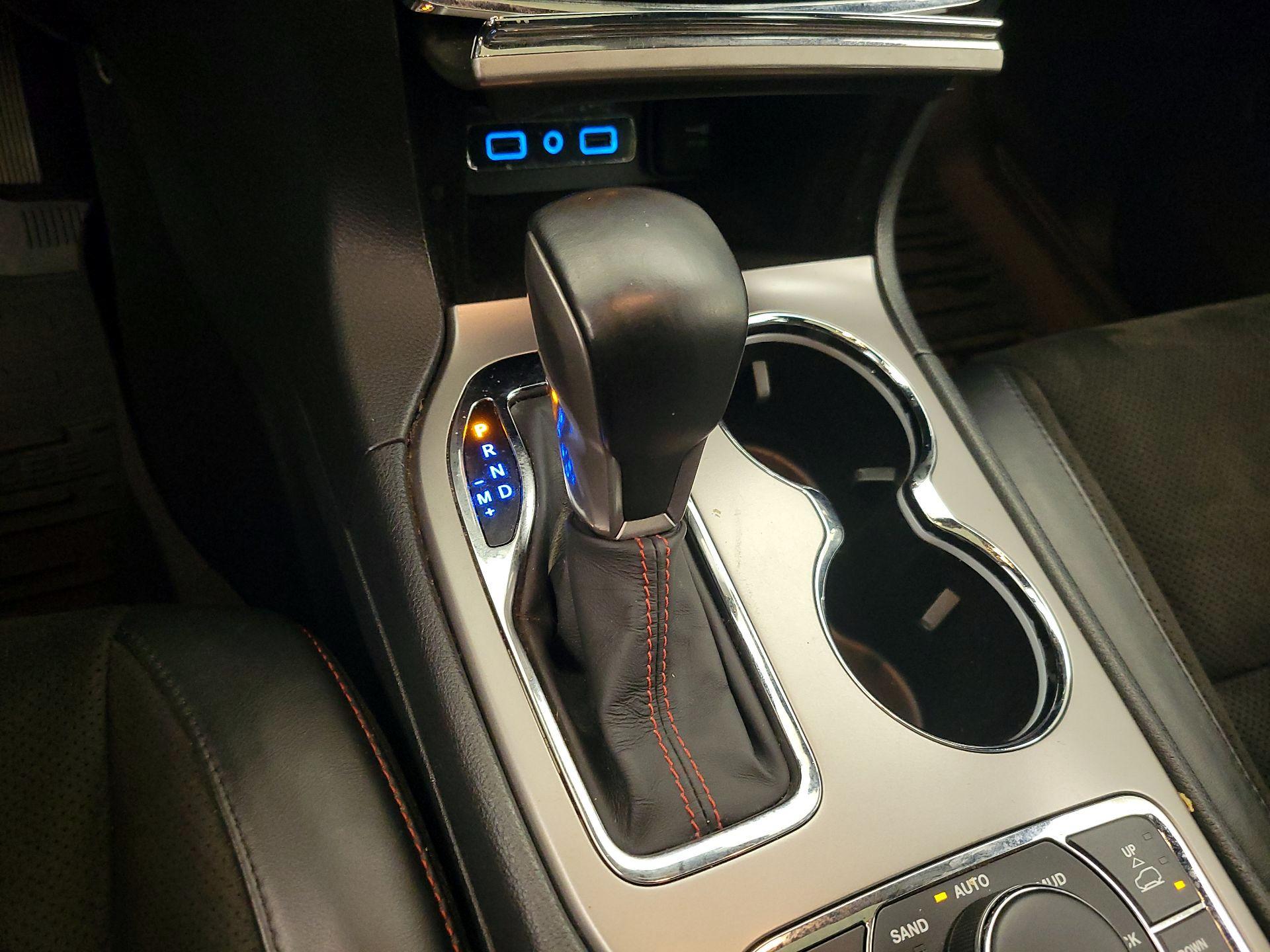 Thumbnail: 2020 Jeep Grand Cherokee - 17