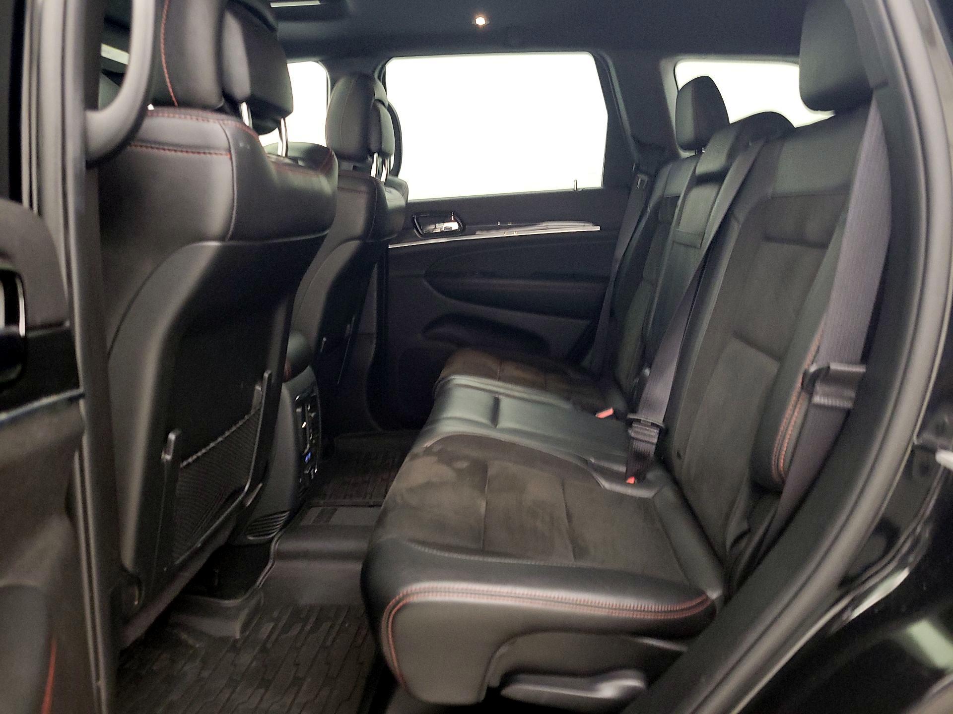 Thumbnail: 2020 Jeep Grand Cherokee - 20