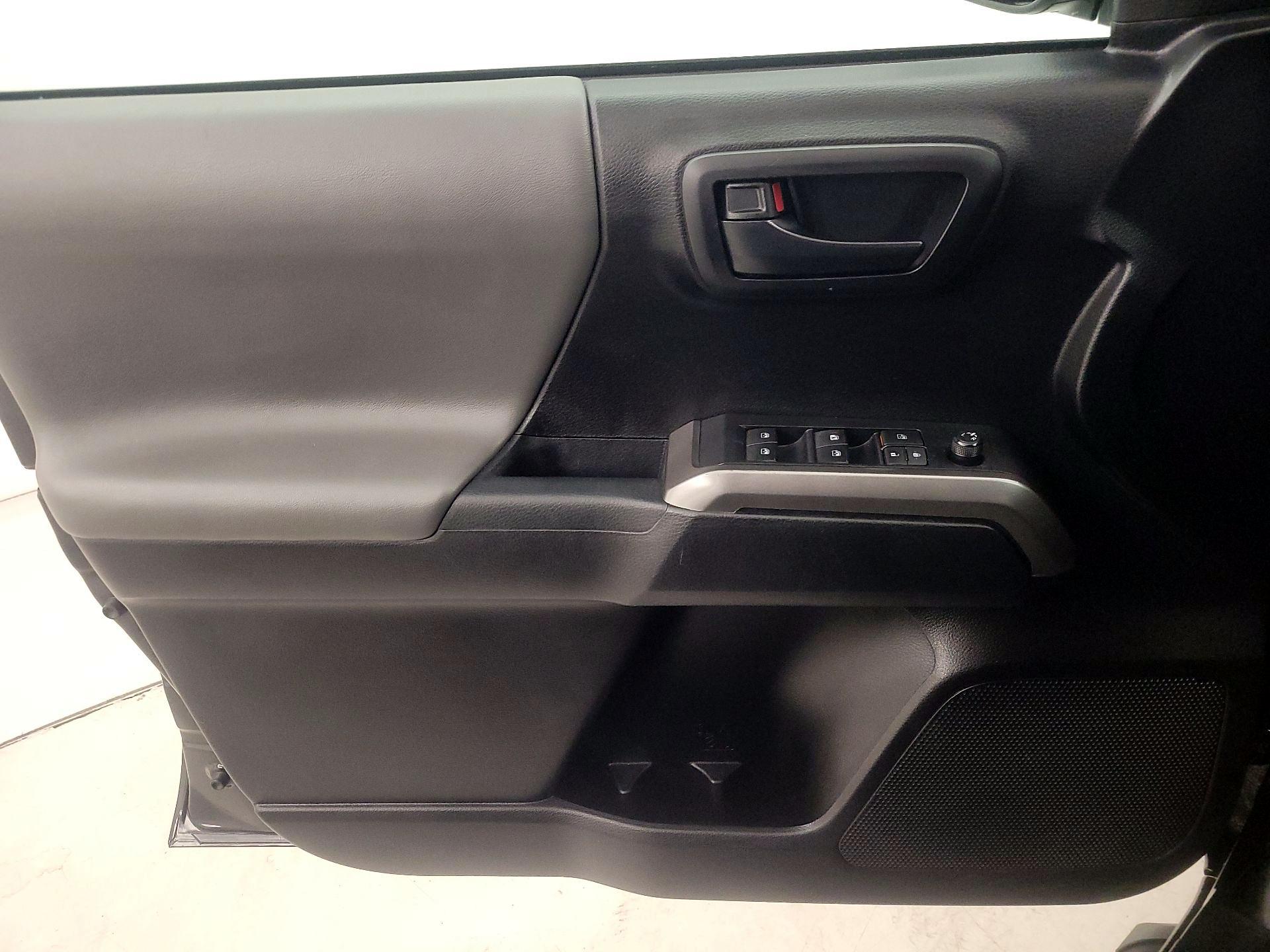 Thumbnail: 2022 Toyota Tacoma - 12