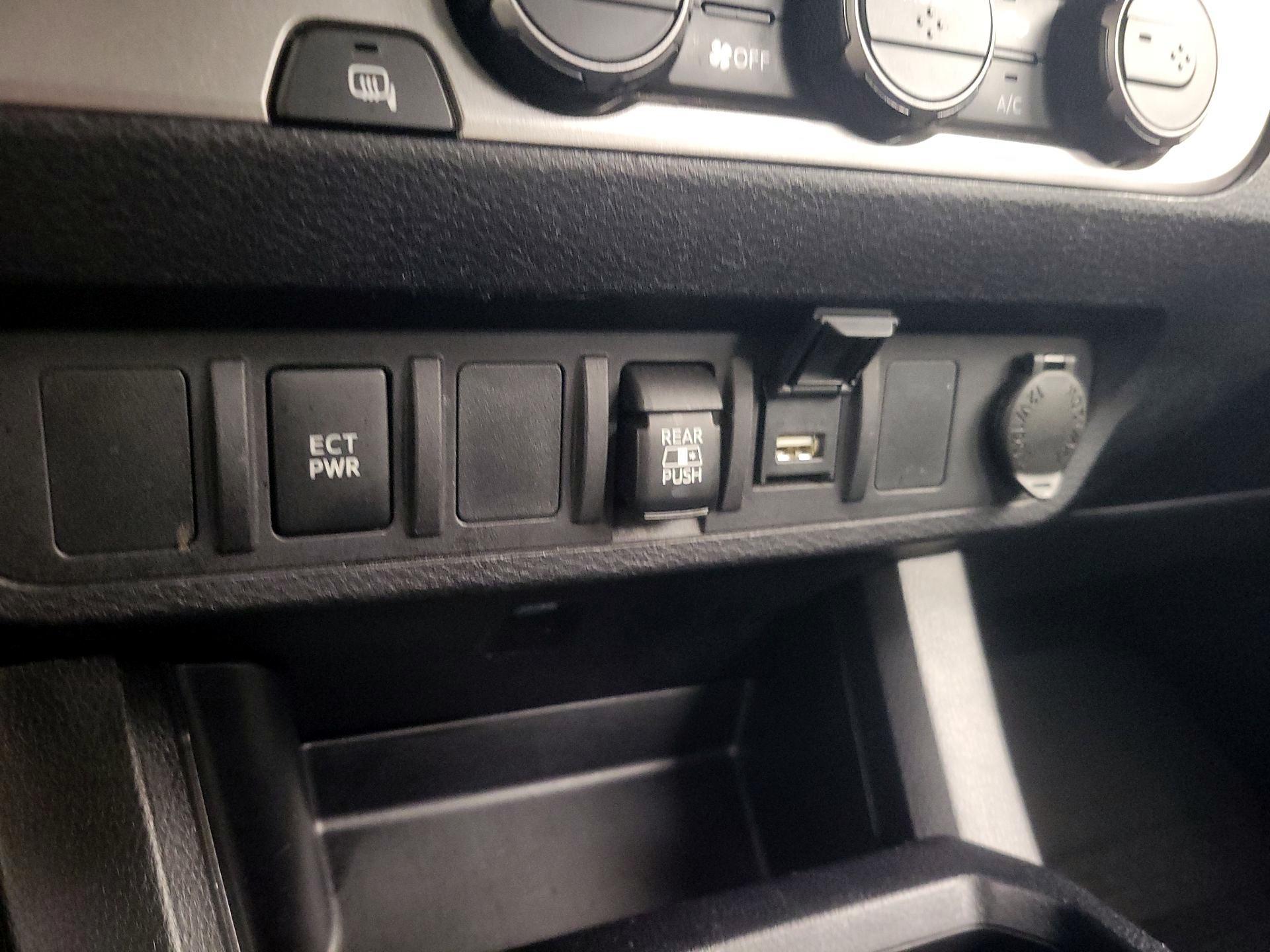 Thumbnail: 2022 Toyota Tacoma - 18