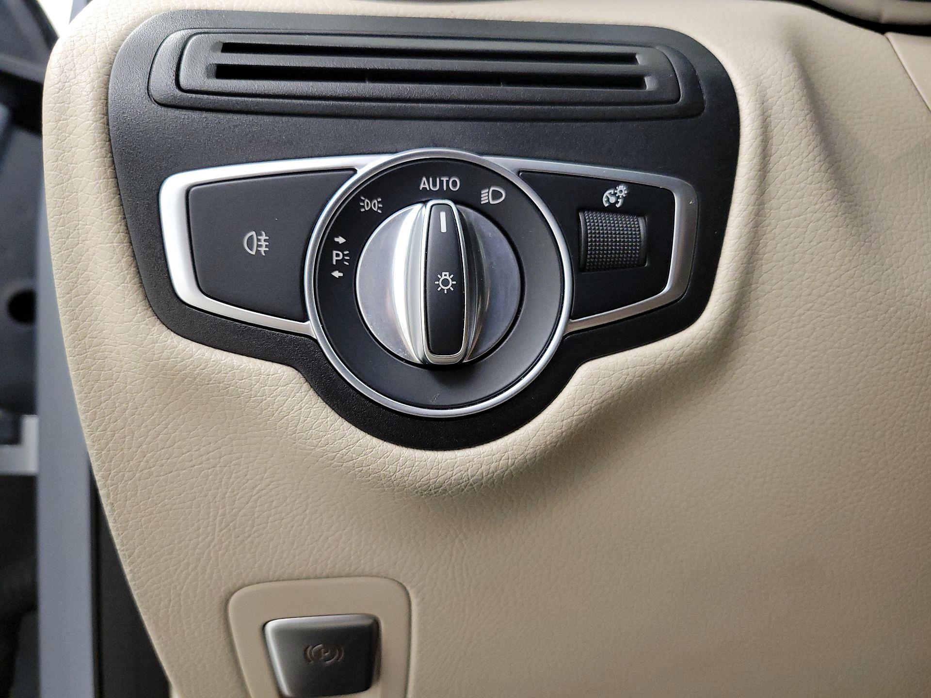 Thumbnail: 2022 Mercedes-Benz GLC - 13