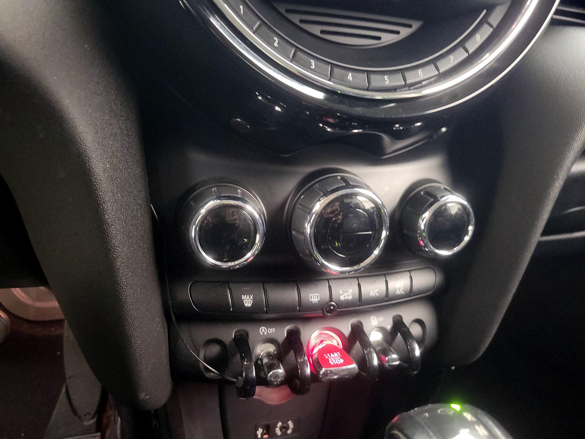 Thumbnail: 2015 MINI Cooper - 15