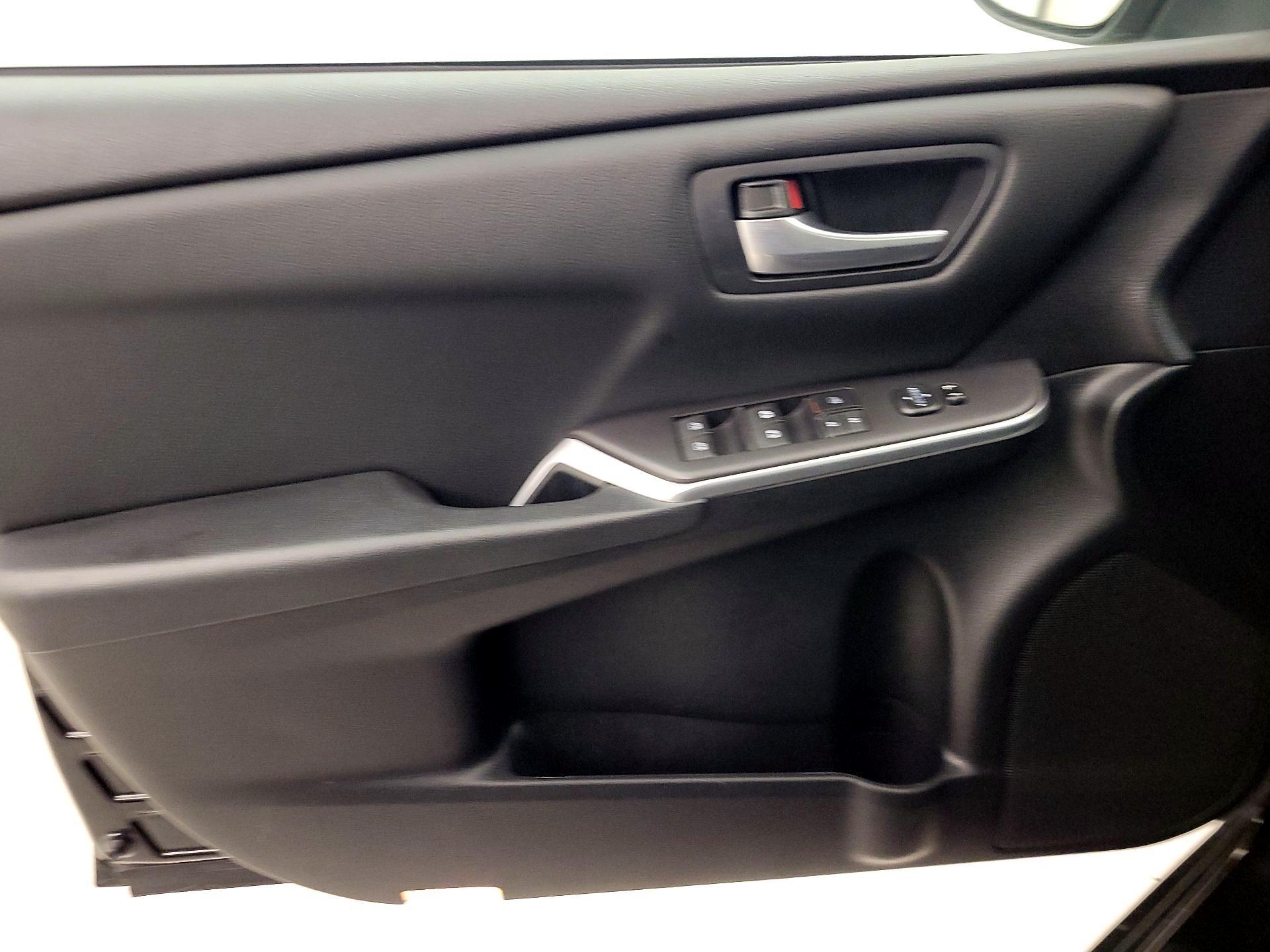 Thumbnail: 2015 Toyota Camry - 12