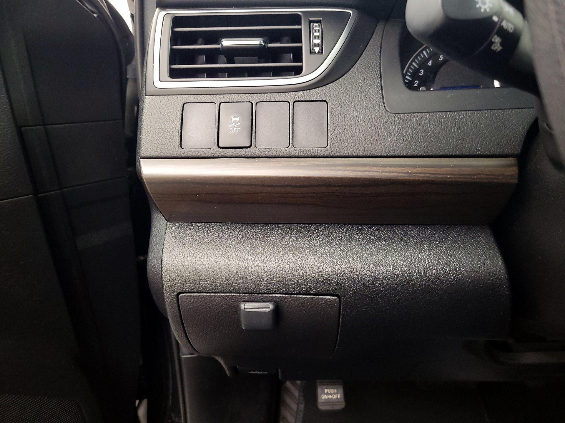 Thumbnail: 2015 Toyota Camry - 13