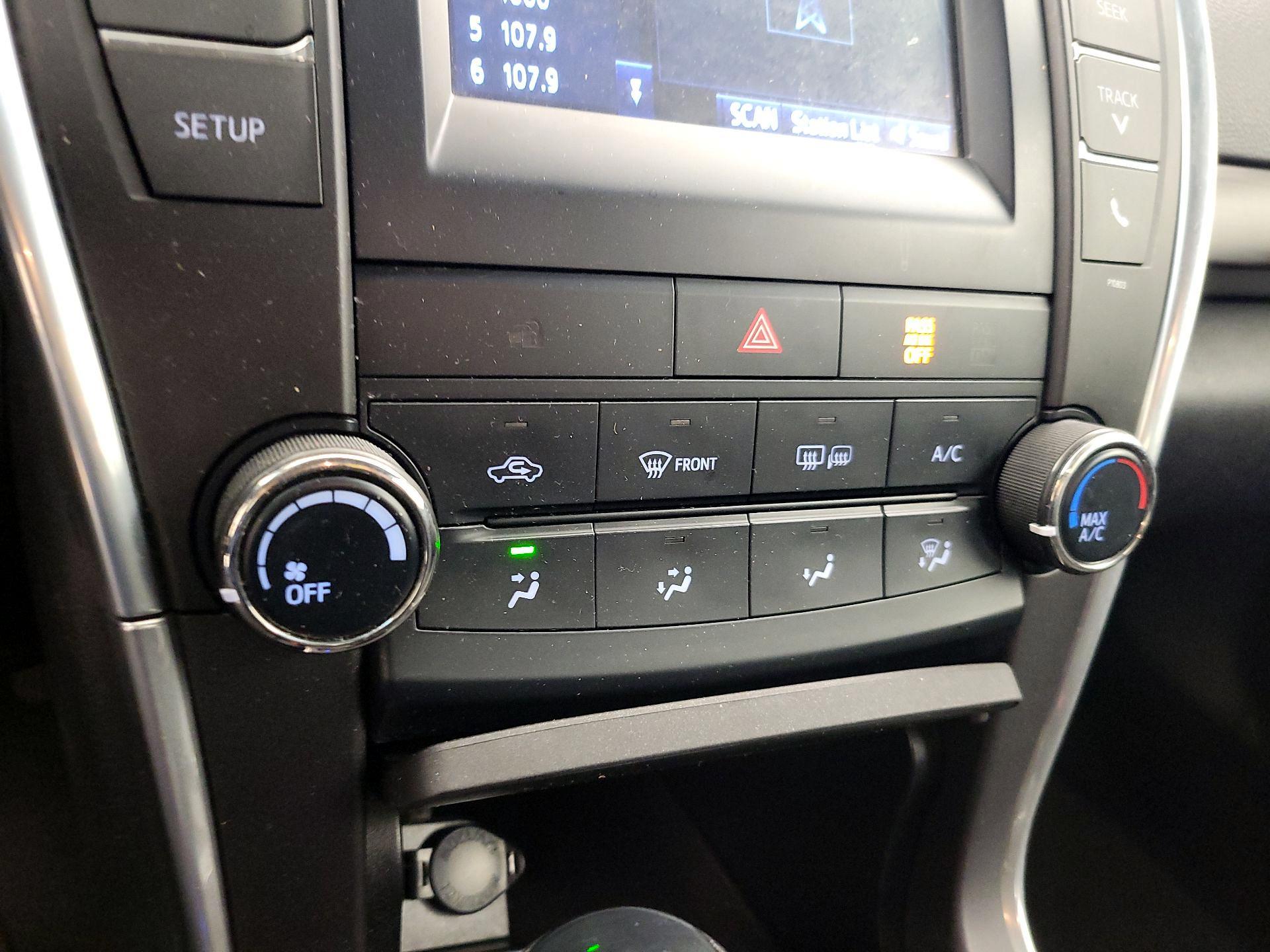 Thumbnail: 2015 Toyota Camry - 16