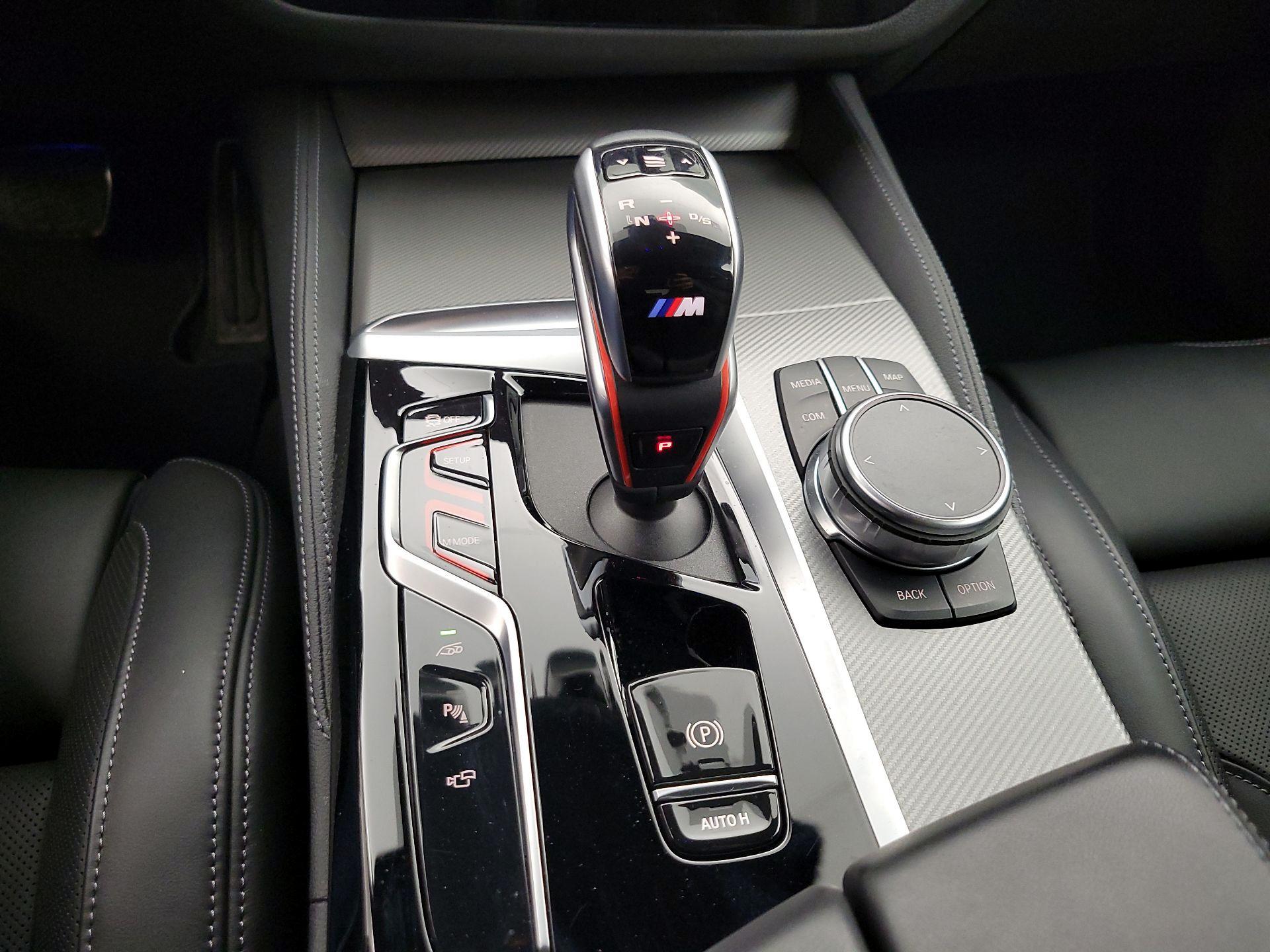 Thumbnail: 2023 BMW M5 - 18