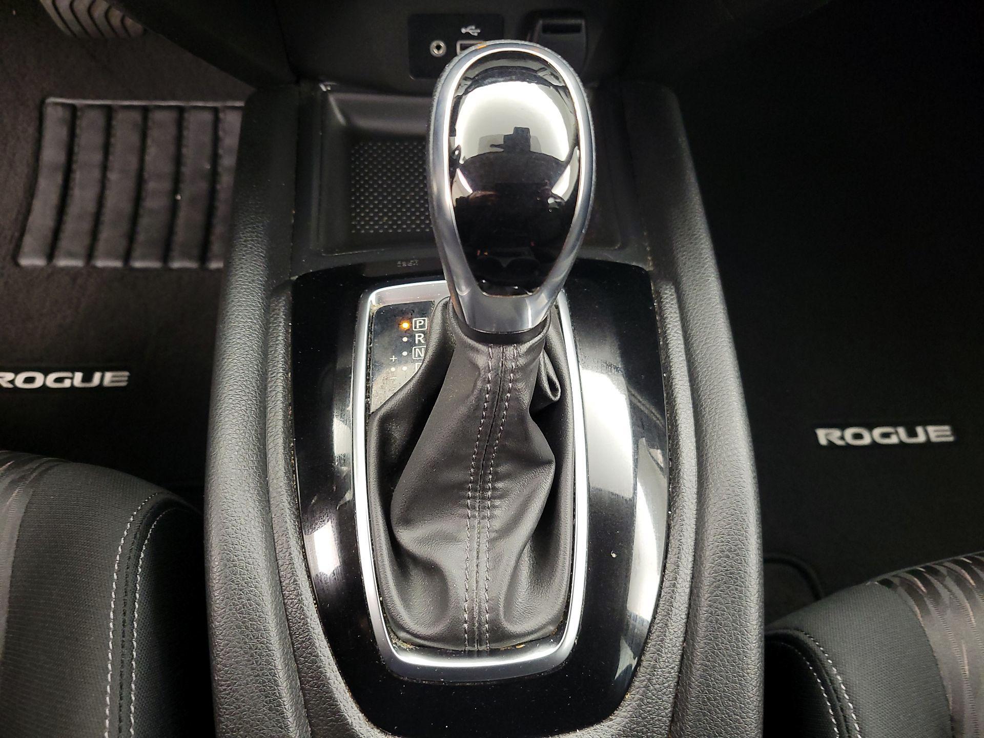 Thumbnail: 2020 Nissan Rogue - 17