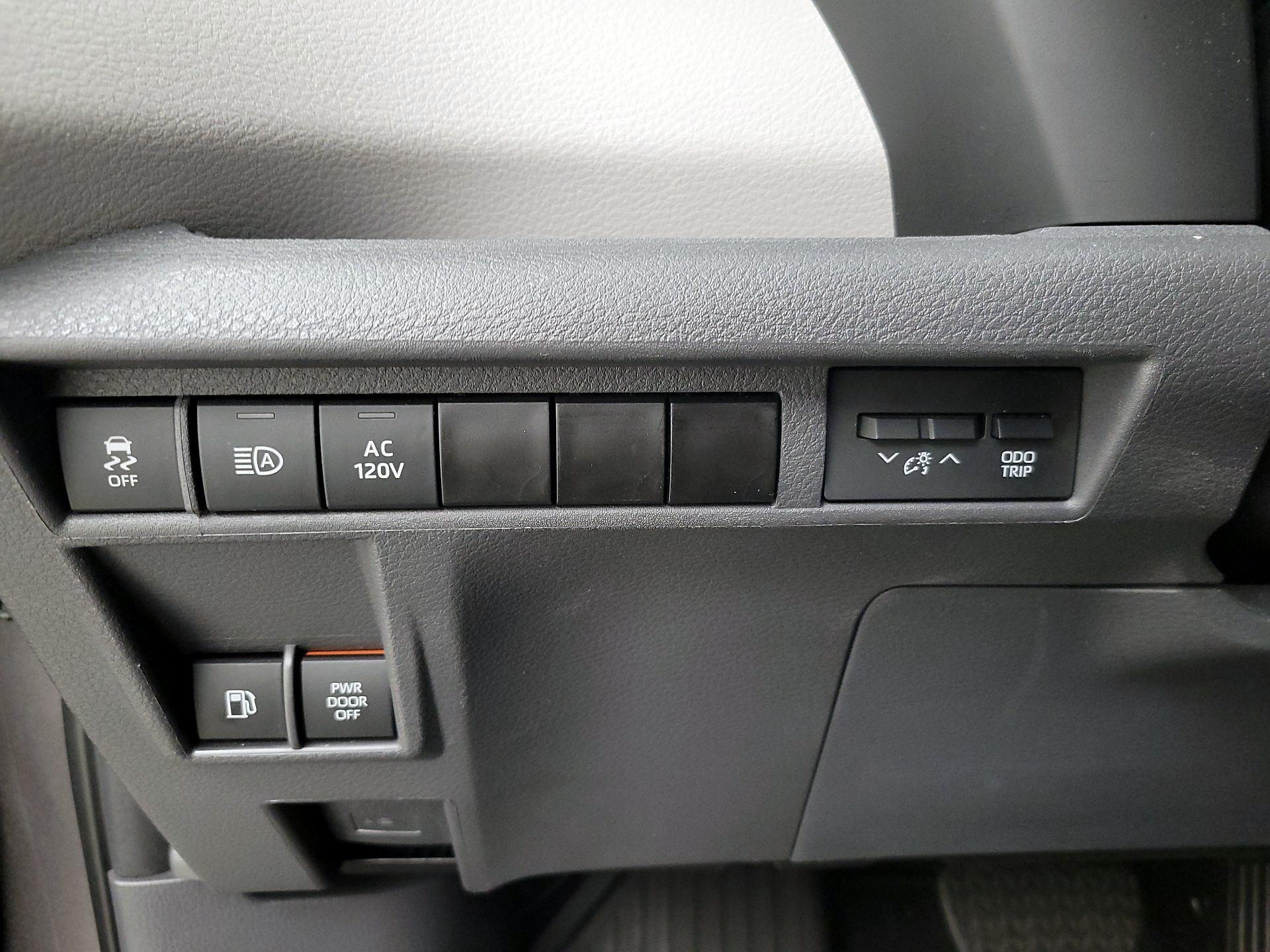 Thumbnail: 2023 Toyota Sienna - 13