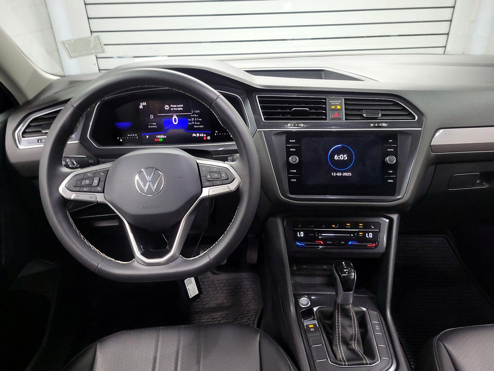 Thumbnail: 2023 Volkswagen Tiguan - 9