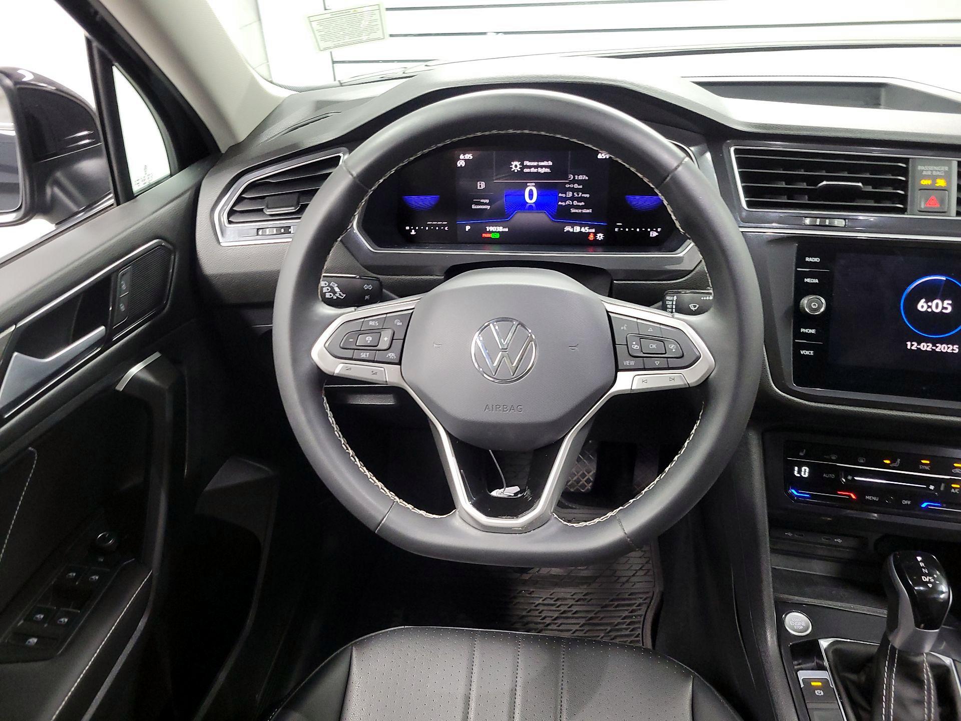 Thumbnail: 2023 Volkswagen Tiguan - 10