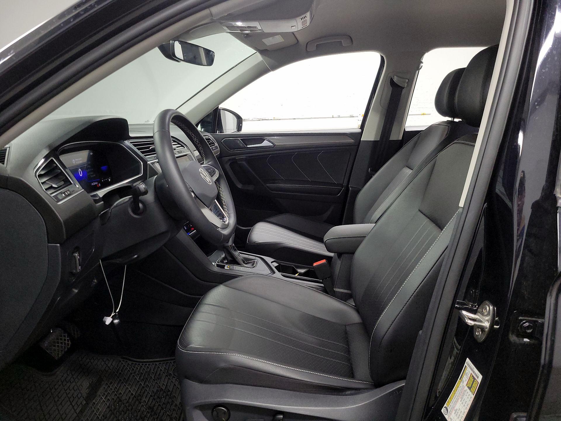 Thumbnail: 2023 Volkswagen Tiguan - 11