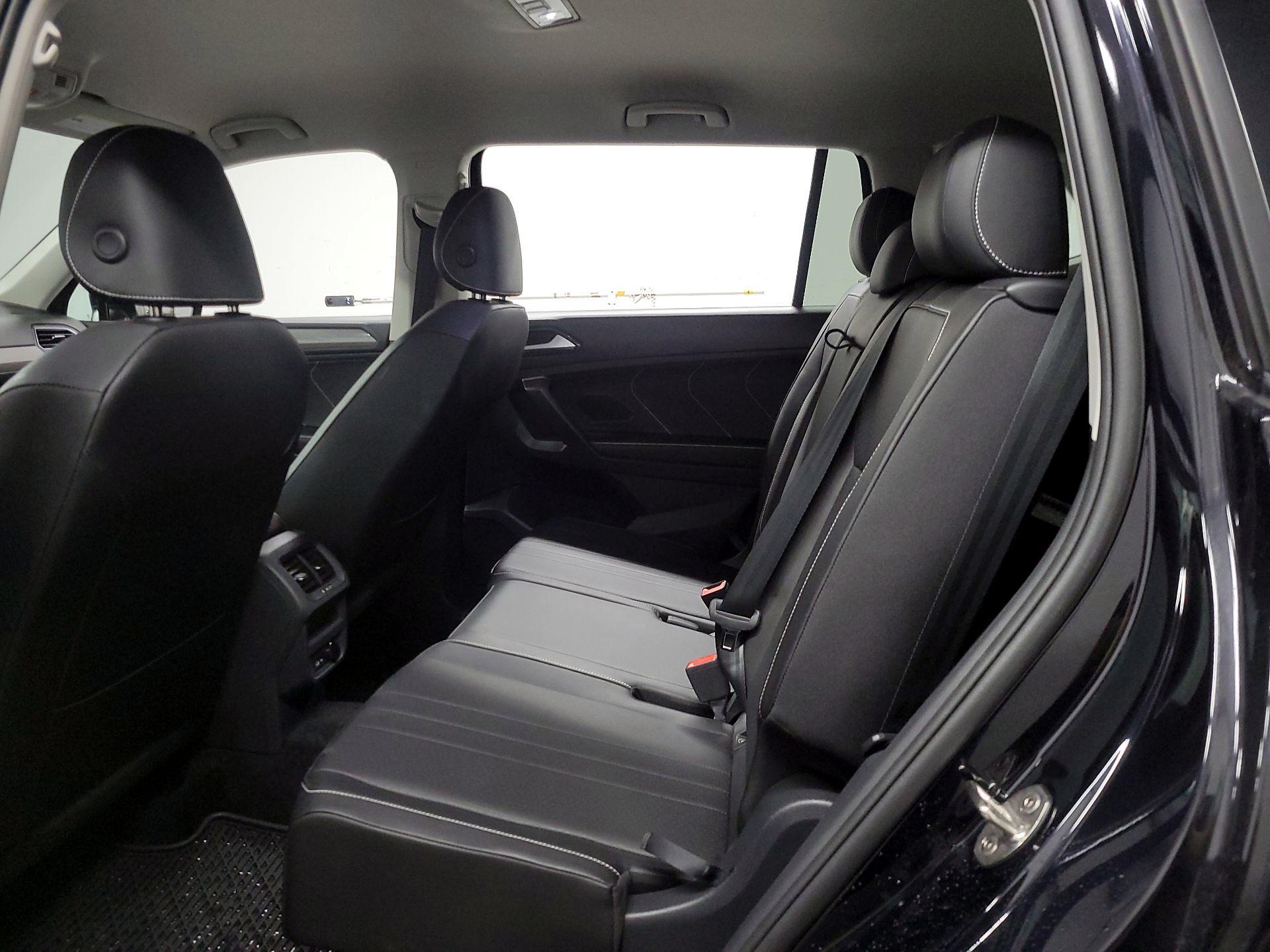 Thumbnail: 2023 Volkswagen Tiguan - 17