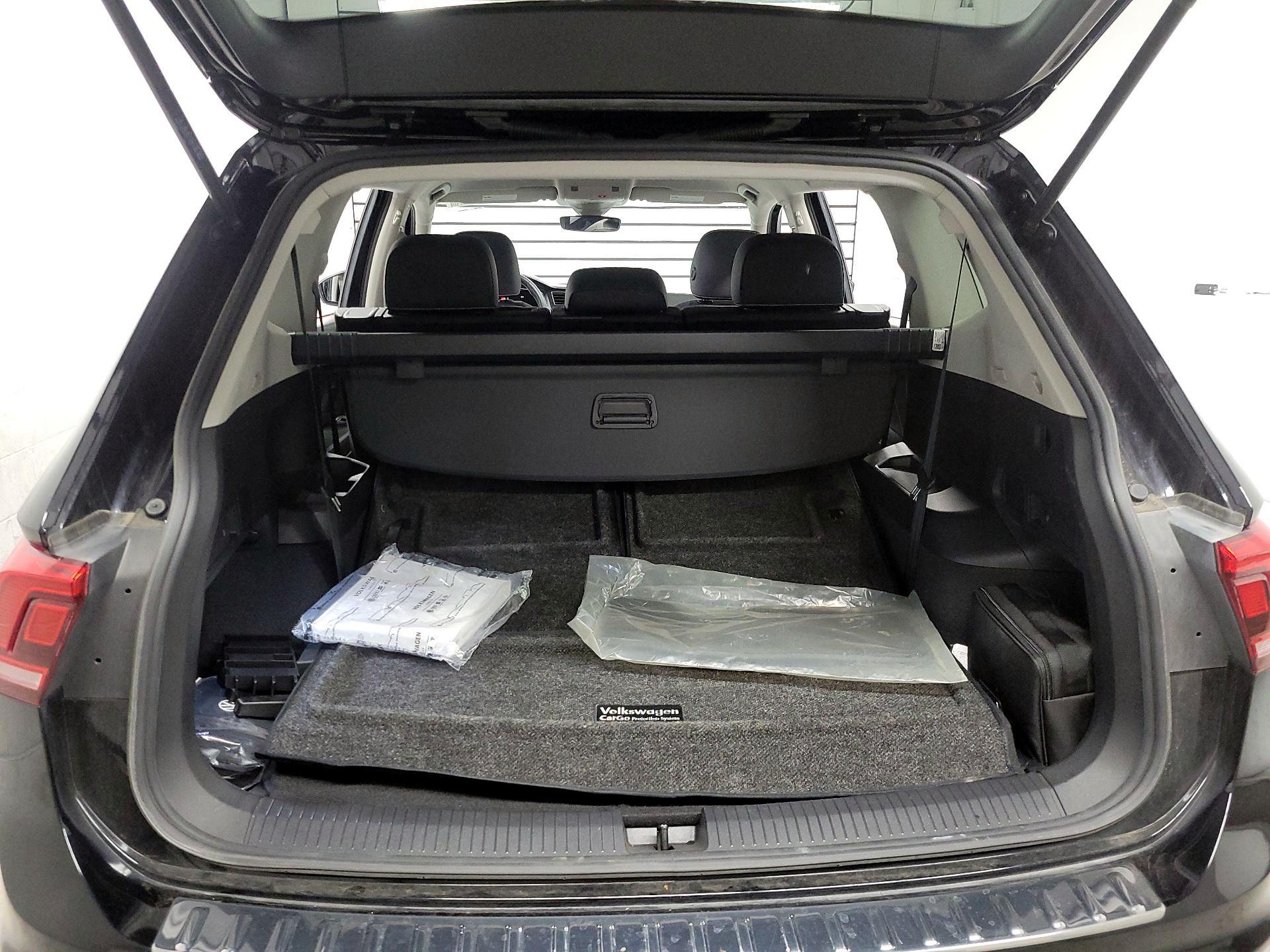 Thumbnail: 2023 Volkswagen Tiguan - 18