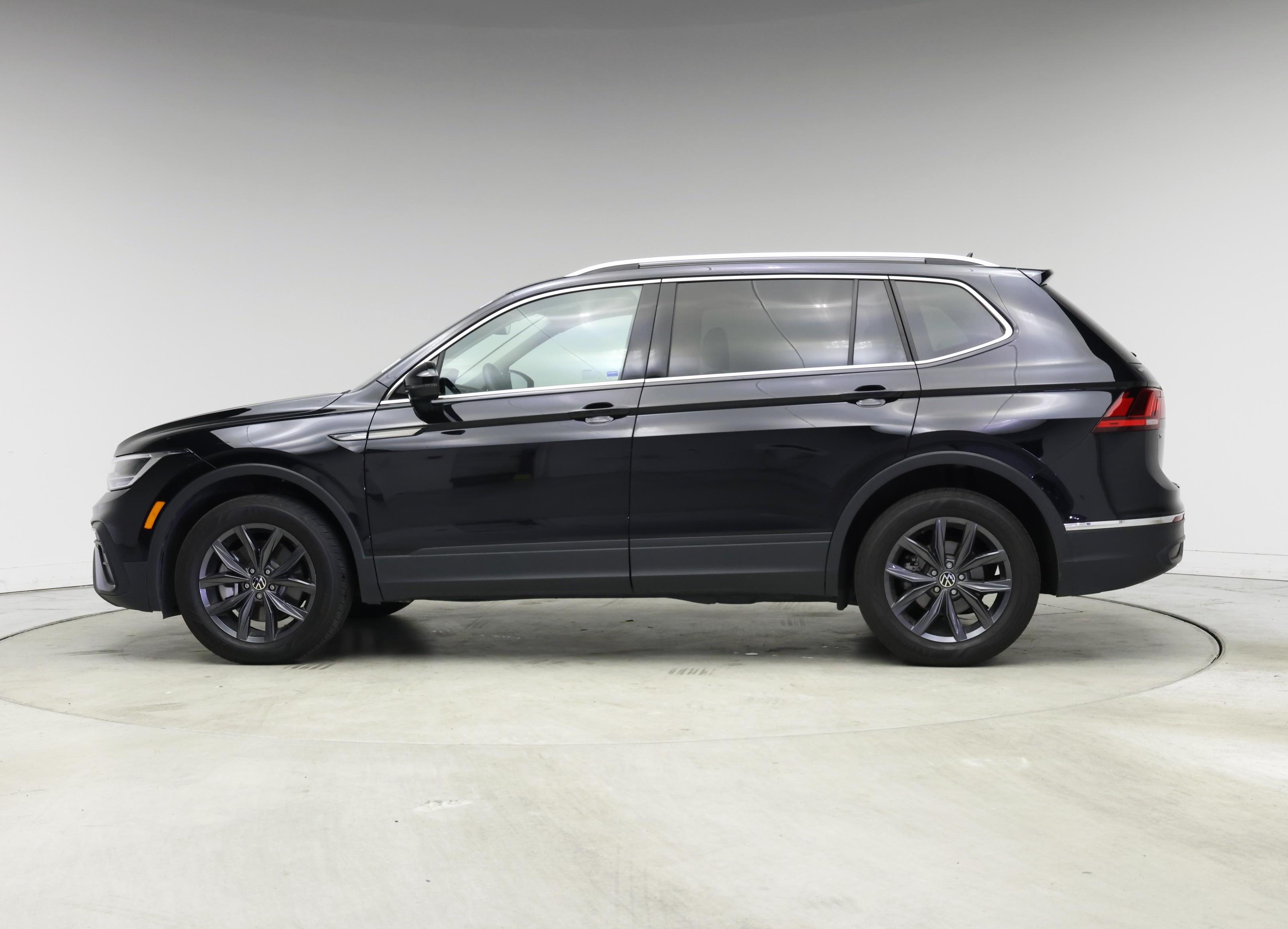 Thumbnail: 2023 Volkswagen Tiguan - 3