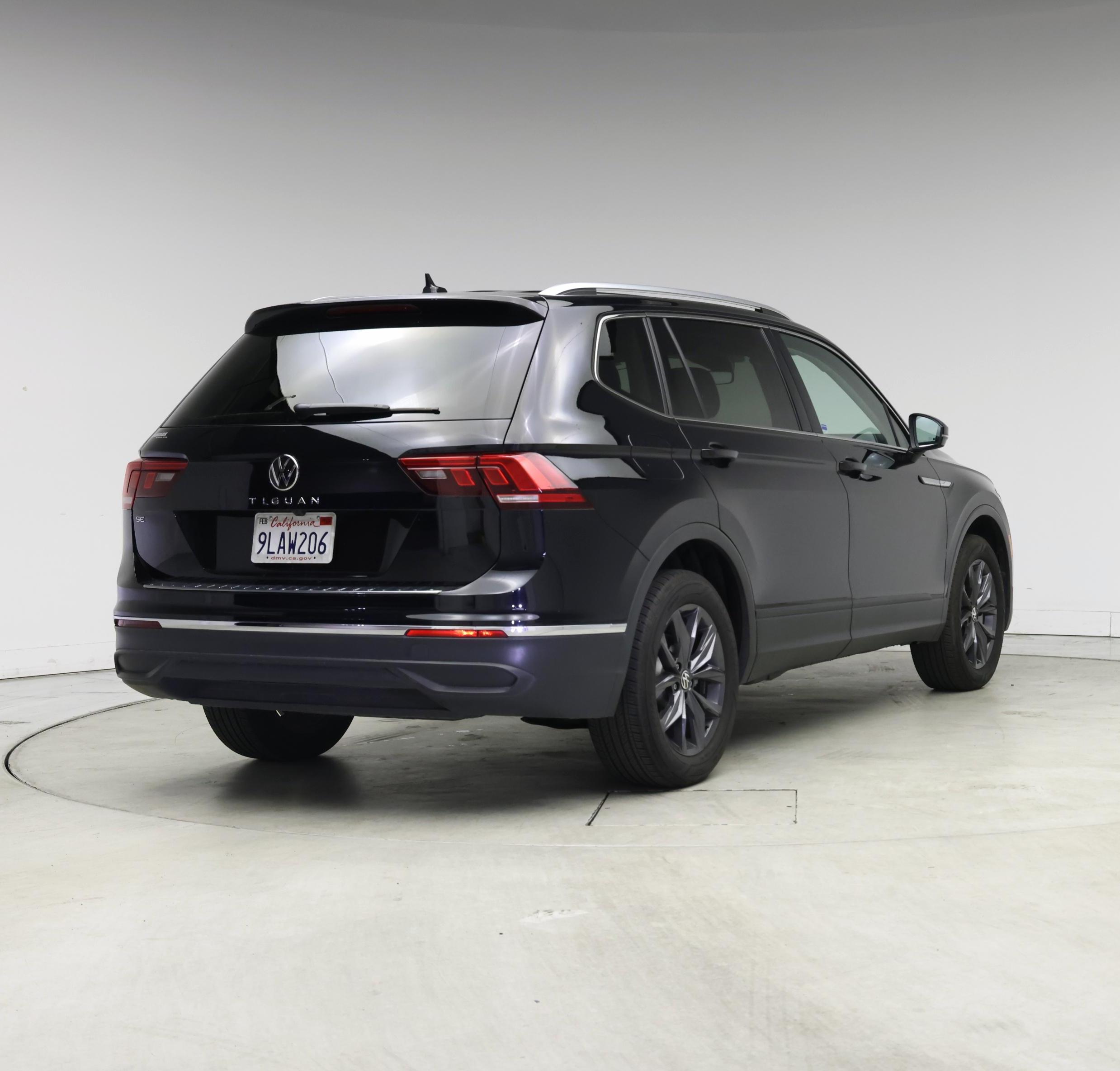 Thumbnail: 2023 Volkswagen Tiguan - 8