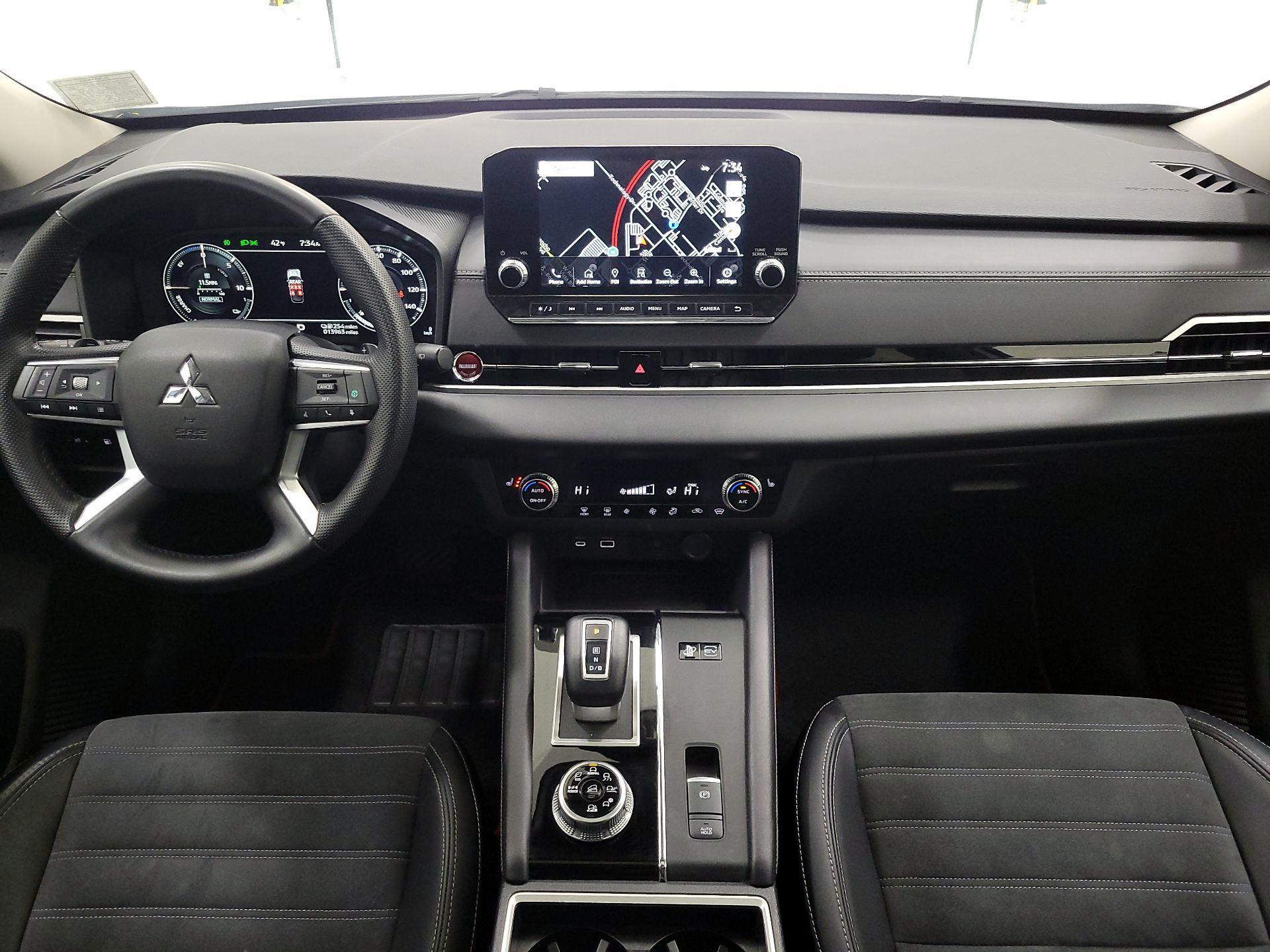 Thumbnail: 2024 Mitsubishi Outlander - 9