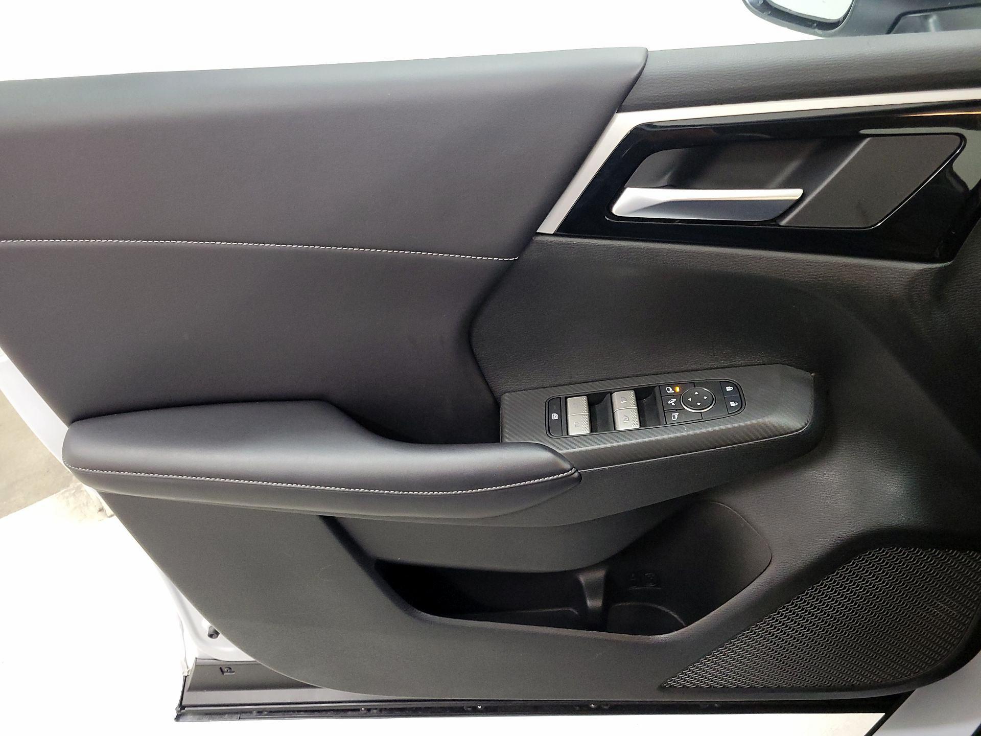 Thumbnail: 2024 Mitsubishi Outlander - 12