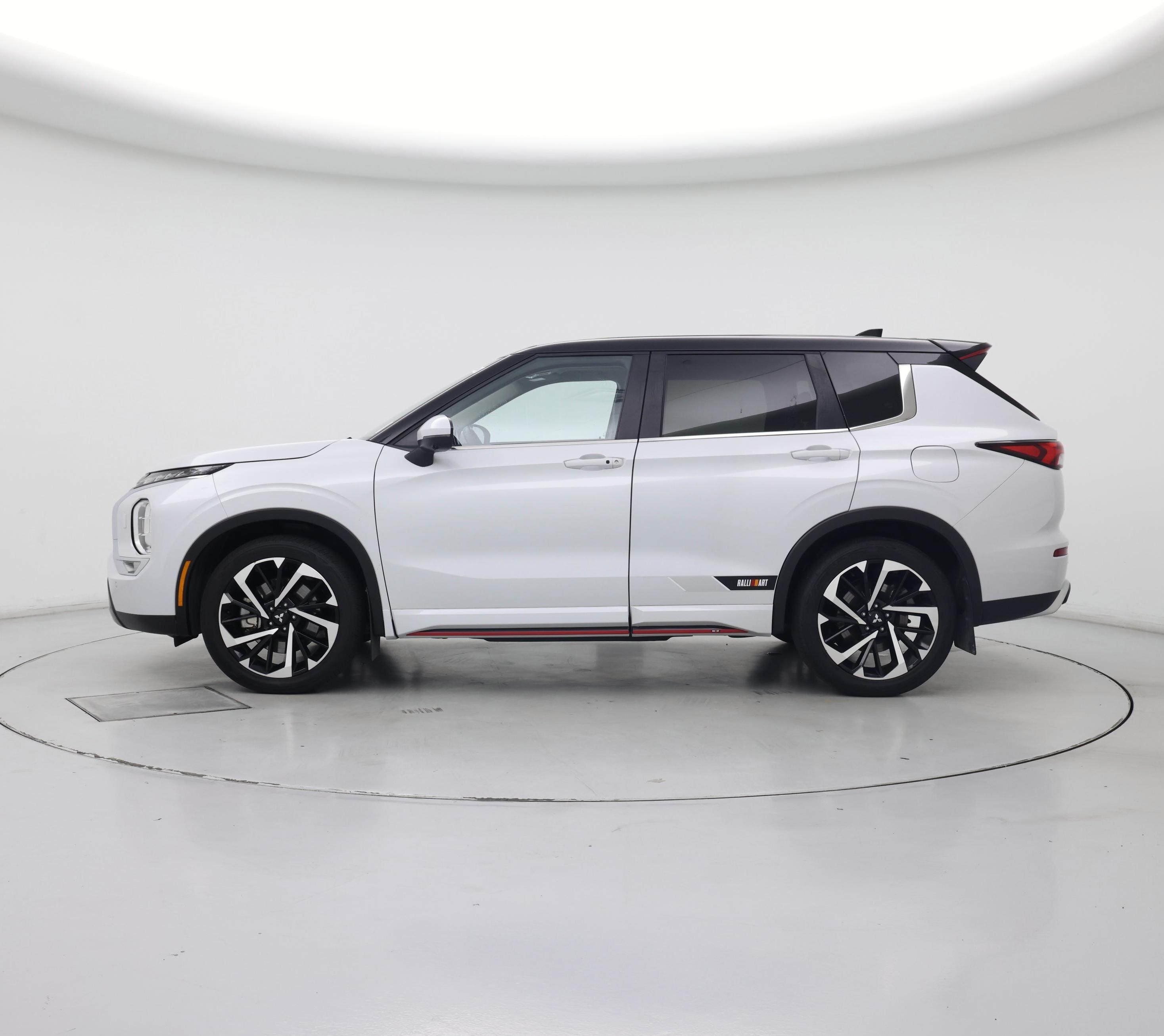 Thumbnail: 2024 Mitsubishi Outlander - 3