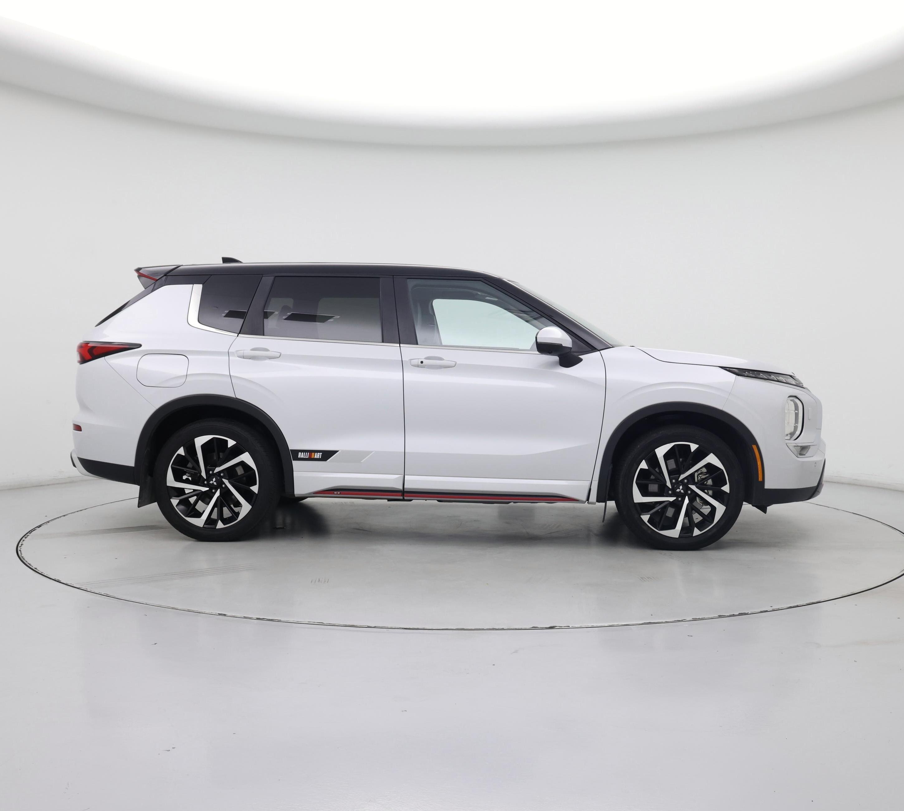 Thumbnail: 2024 Mitsubishi Outlander - 7