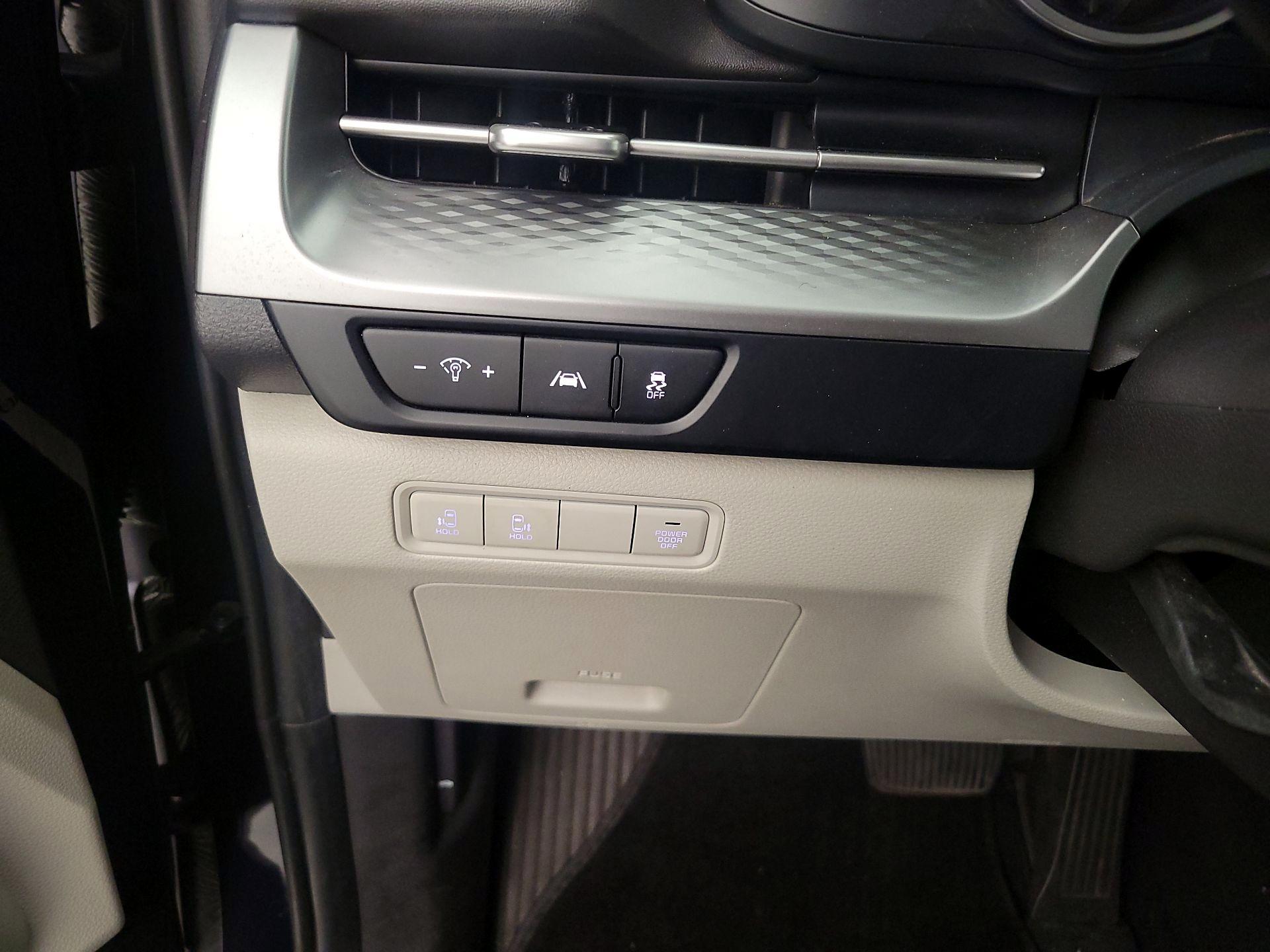 Thumbnail: 2022 Kia Carnival - 13