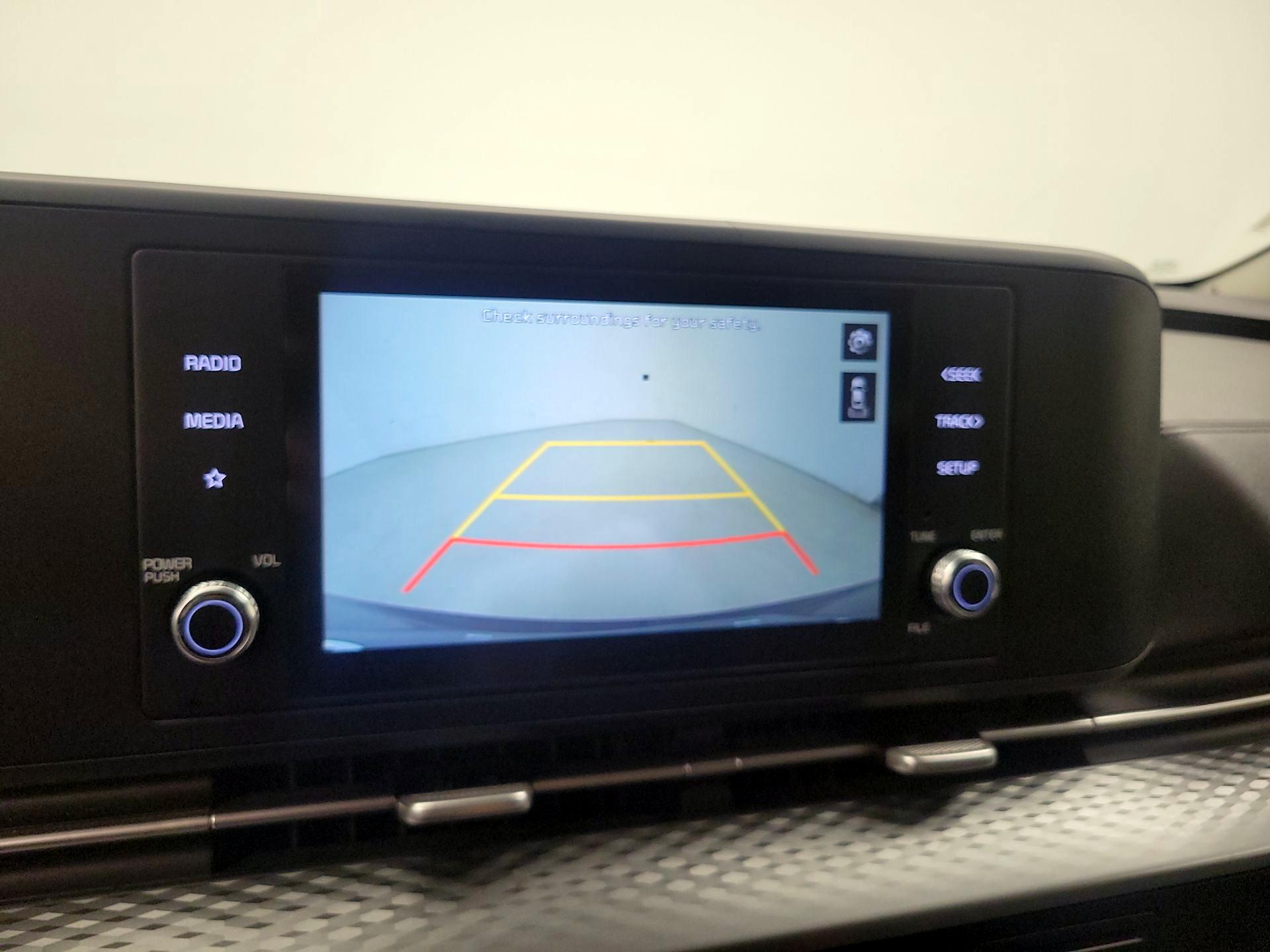 Thumbnail: 2022 Kia Carnival - 14