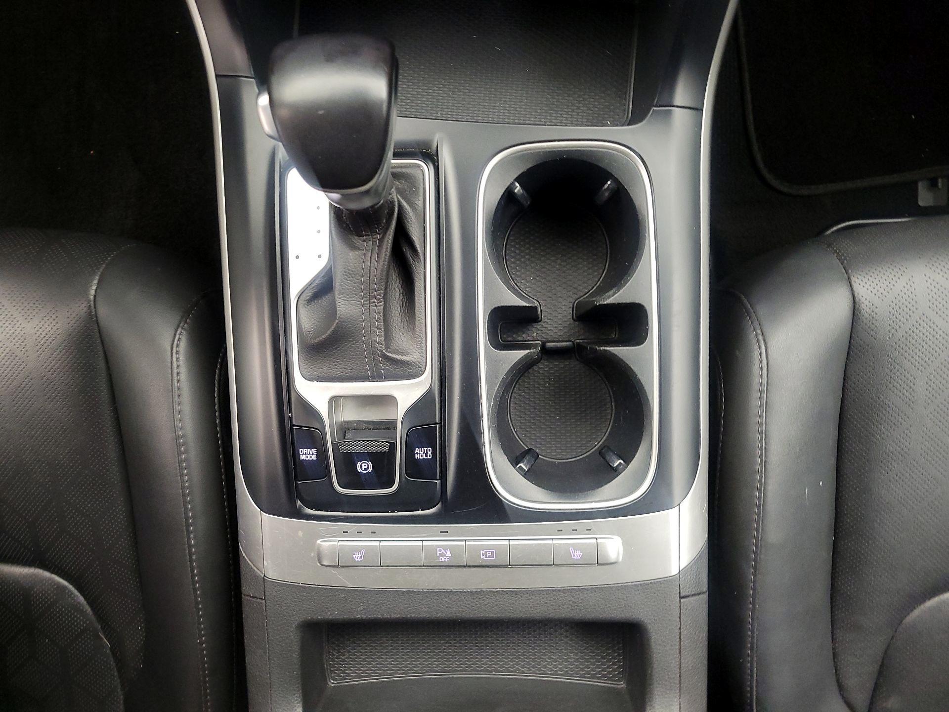 Thumbnail: 2022 Kia Carnival - 17