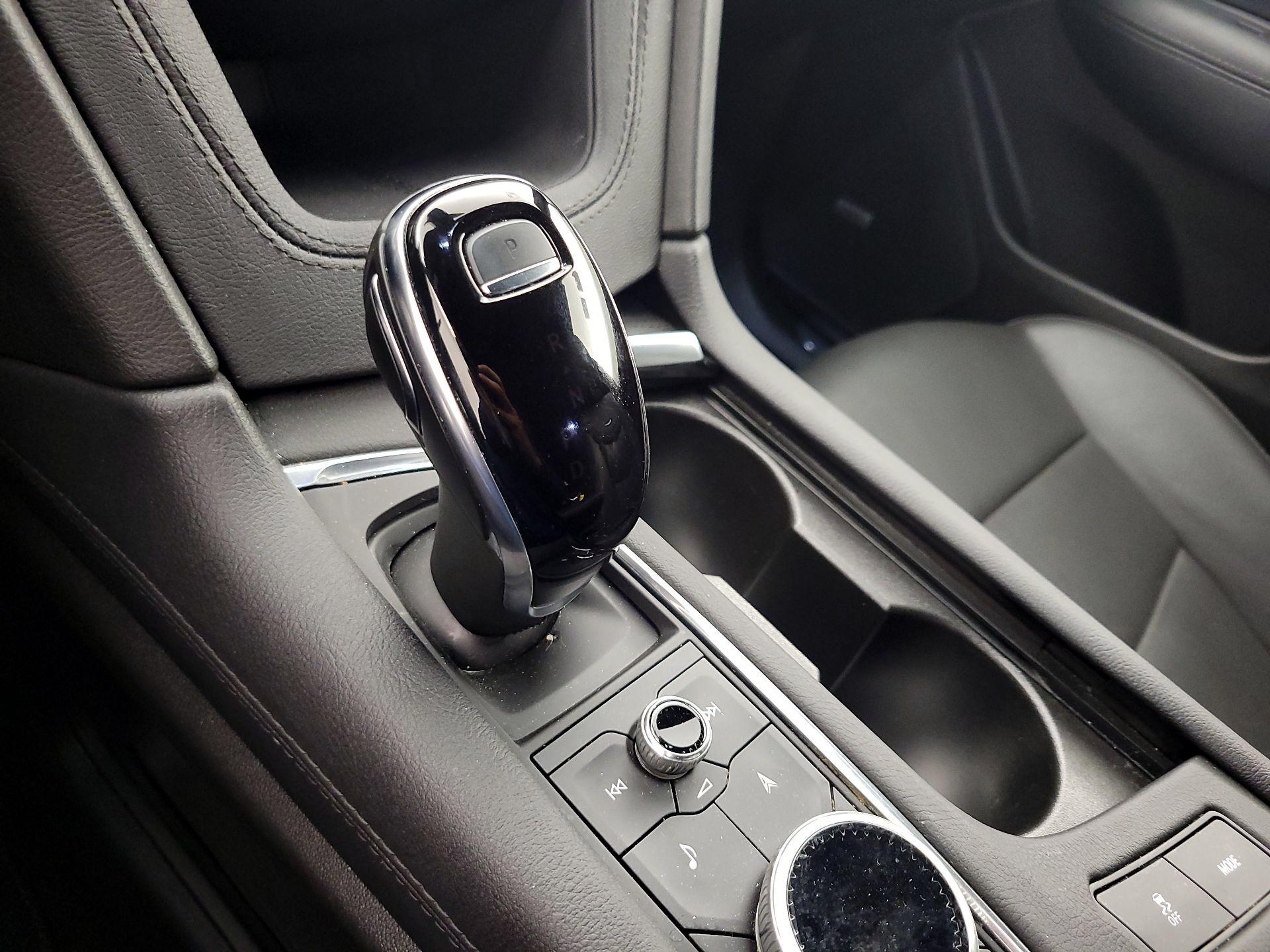 Thumbnail: 2025 Cadillac XT5 - 17