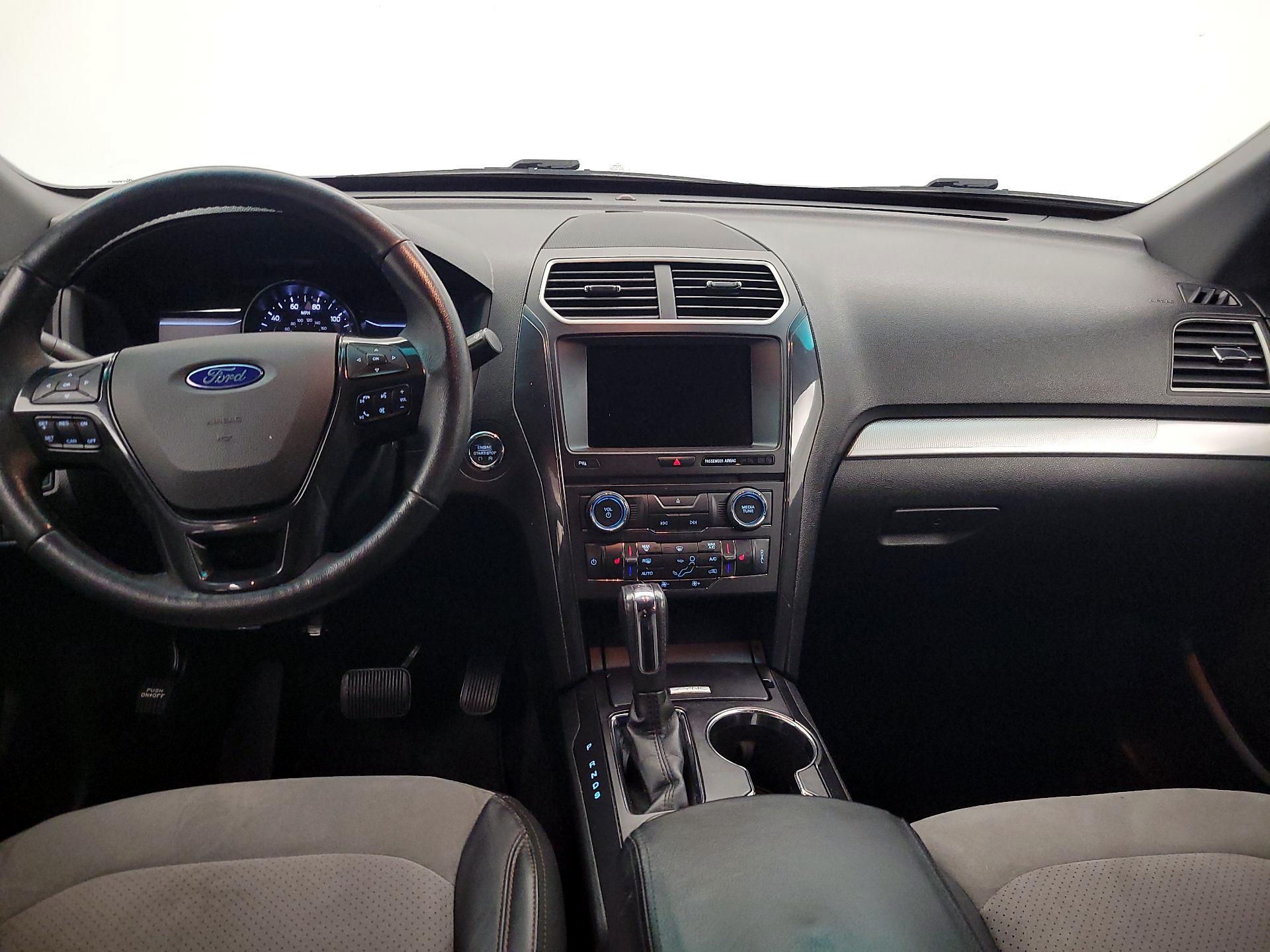 Thumbnail: 2017 Ford Explorer - 9