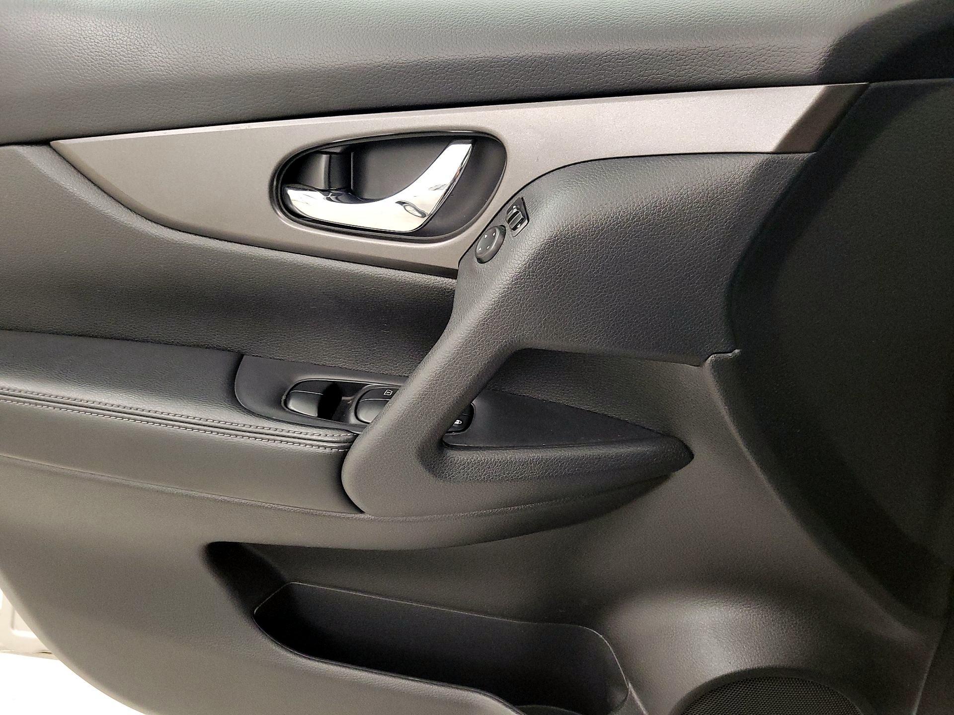 Thumbnail: 2015 Nissan Rogue - 12