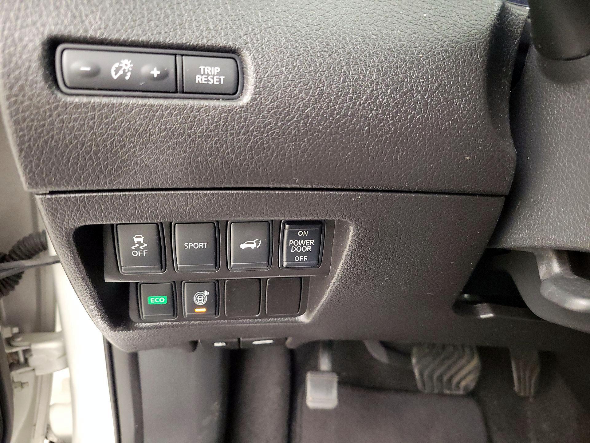 Thumbnail: 2015 Nissan Rogue - 13