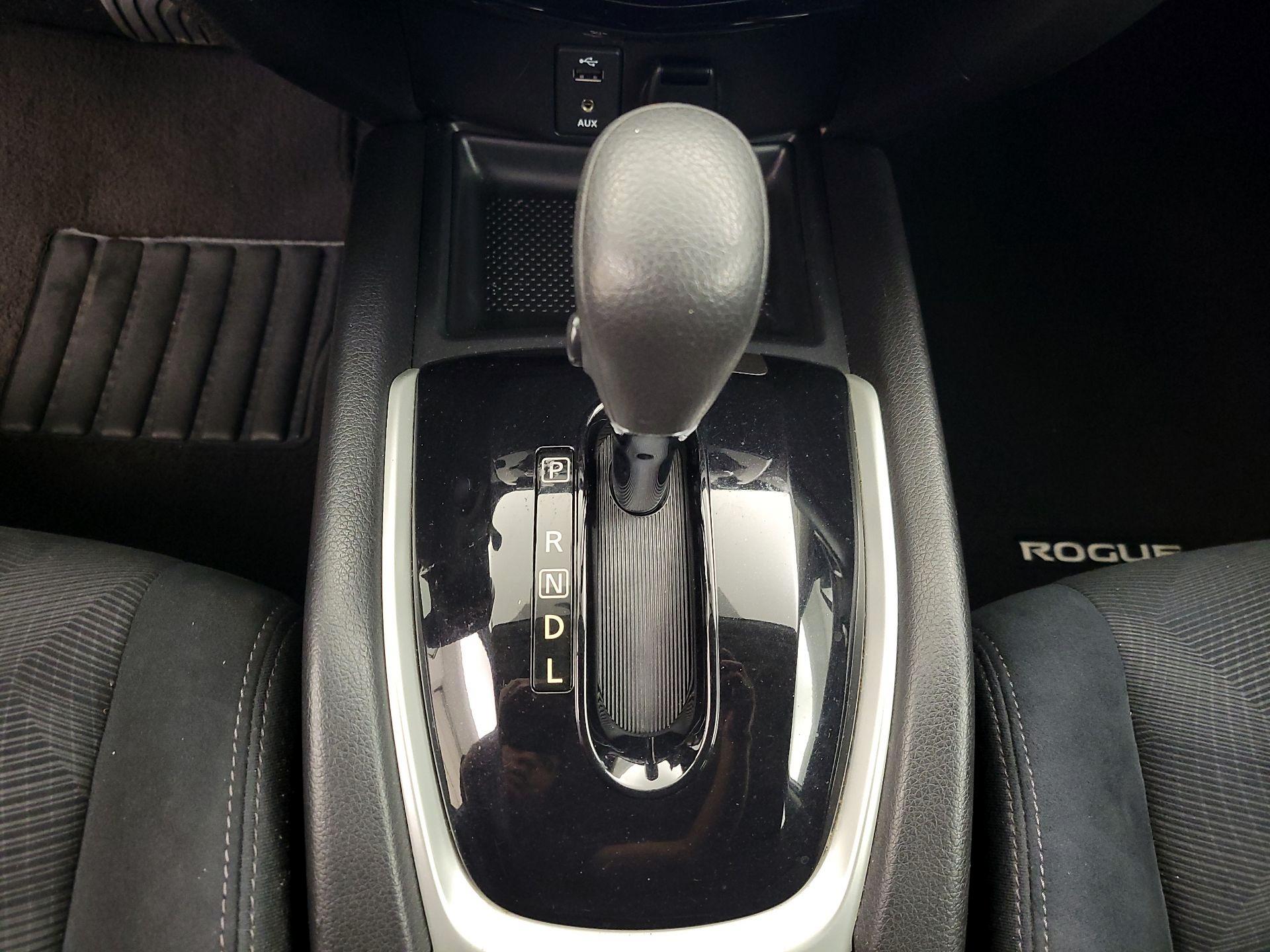 Thumbnail: 2015 Nissan Rogue - 18