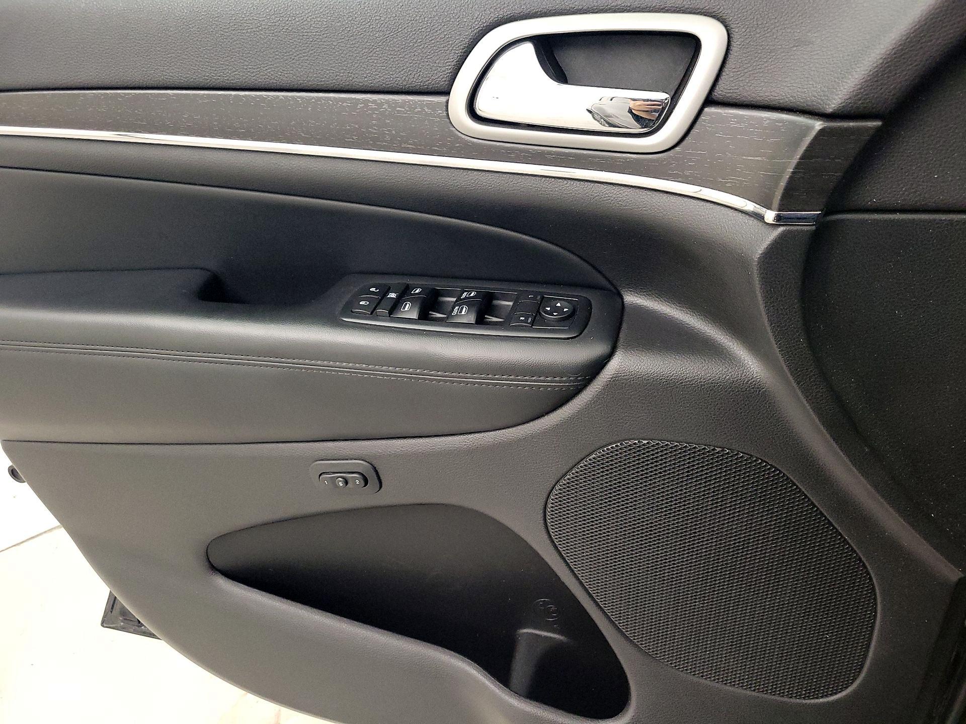 Thumbnail: 2018 Jeep Grand Cherokee - 12