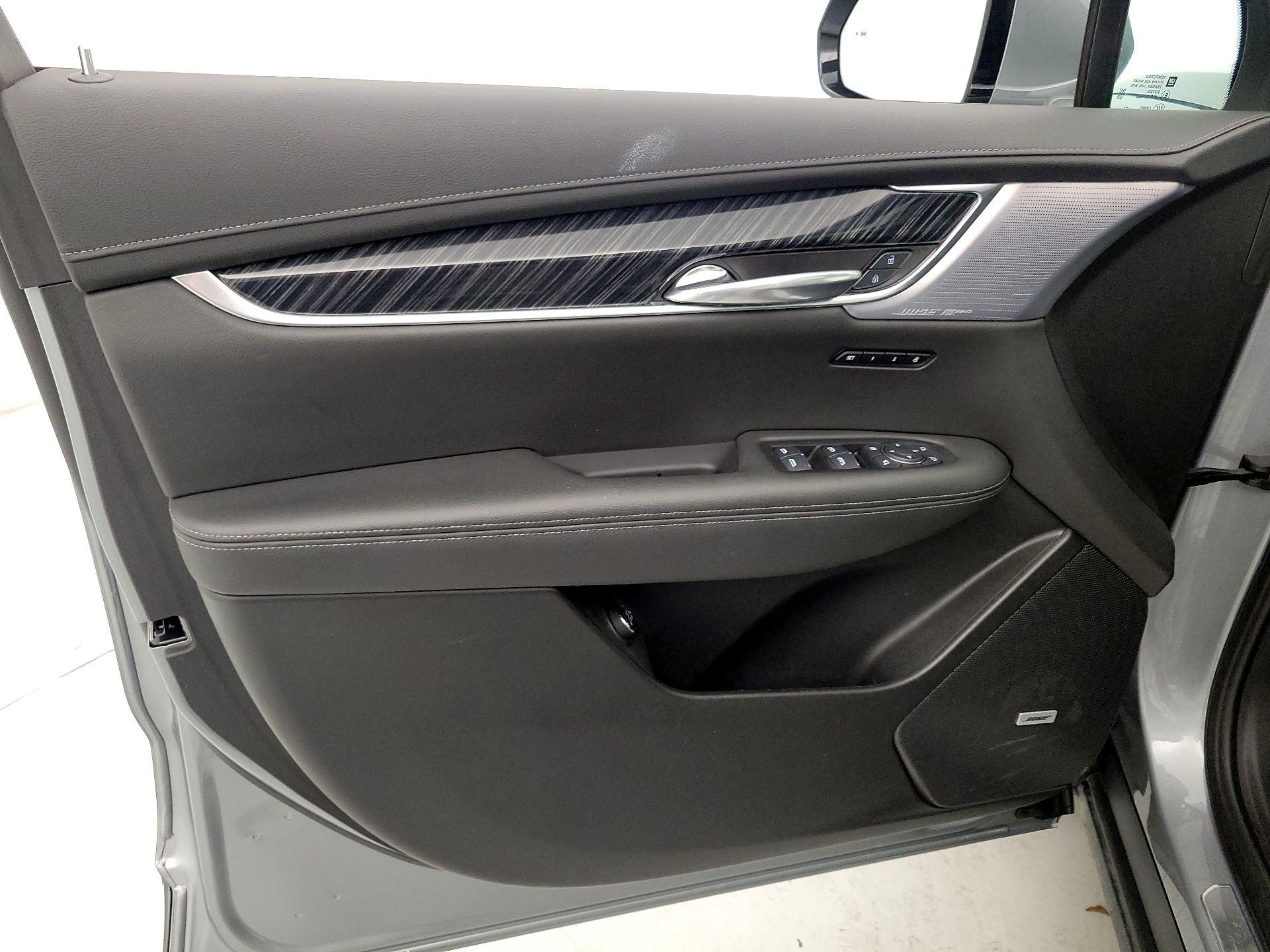 Thumbnail: 2025 Cadillac XT6 - 12