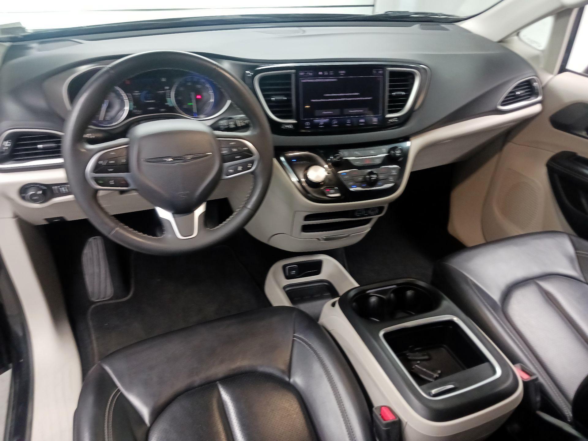 Thumbnail: 2023 Chrysler Pacifica - 9