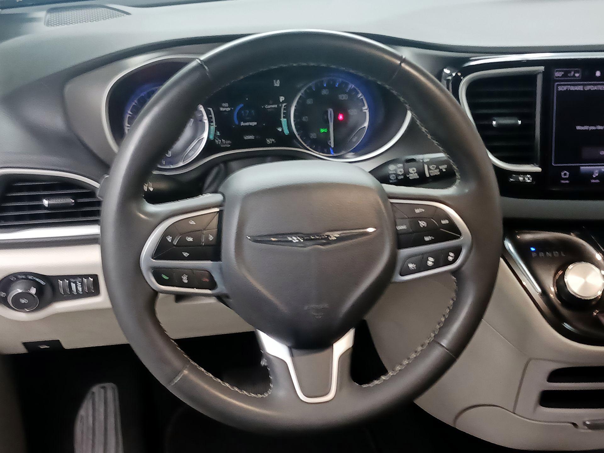 Thumbnail: 2023 Chrysler Pacifica - 10